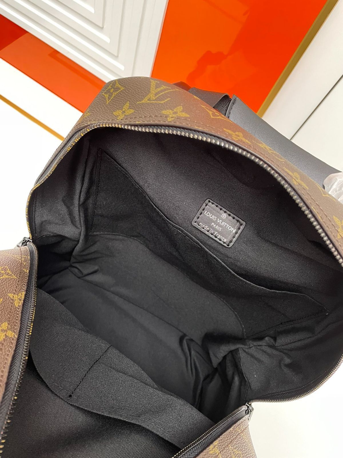 LOUIS VUITTON◆Outdoorポーチ ショルダーバッグ【送料関税込】 org.jpg