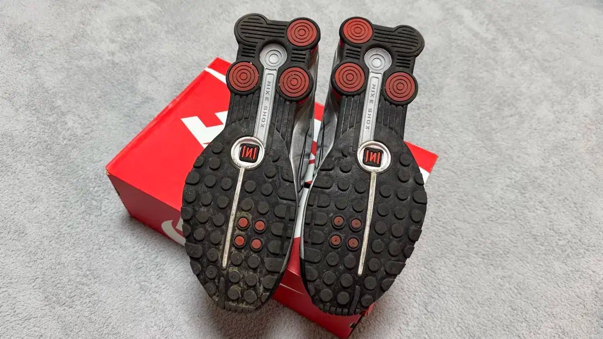 NIKE ナイキ ショックス R4 黒 アン メタリック シルバー 285 WWW_NOITHATQUANGTHANH_NET