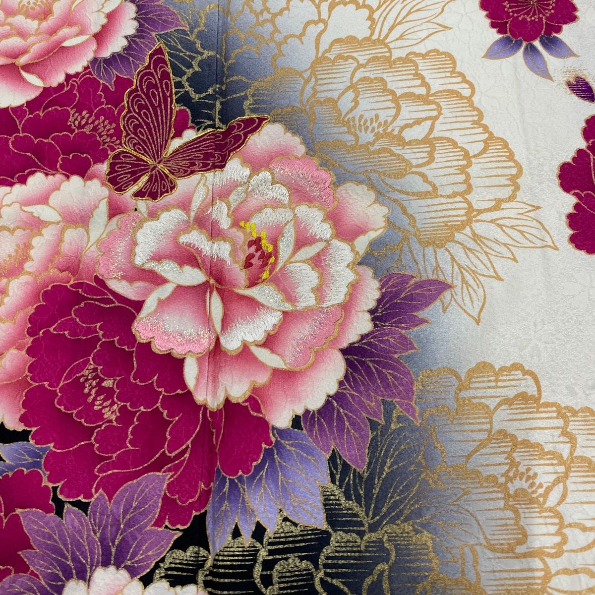 振袖 美品 名品 牡丹 蝶 刺繍 金彩 クリーム 袷