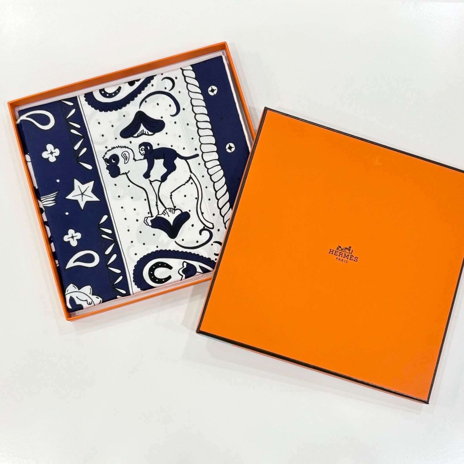 HERMES エルメスカレ55 アニマルバンダナ エルメス スカーフ カレ55 アニマル・バンダナ ANIMAUX BANDANA