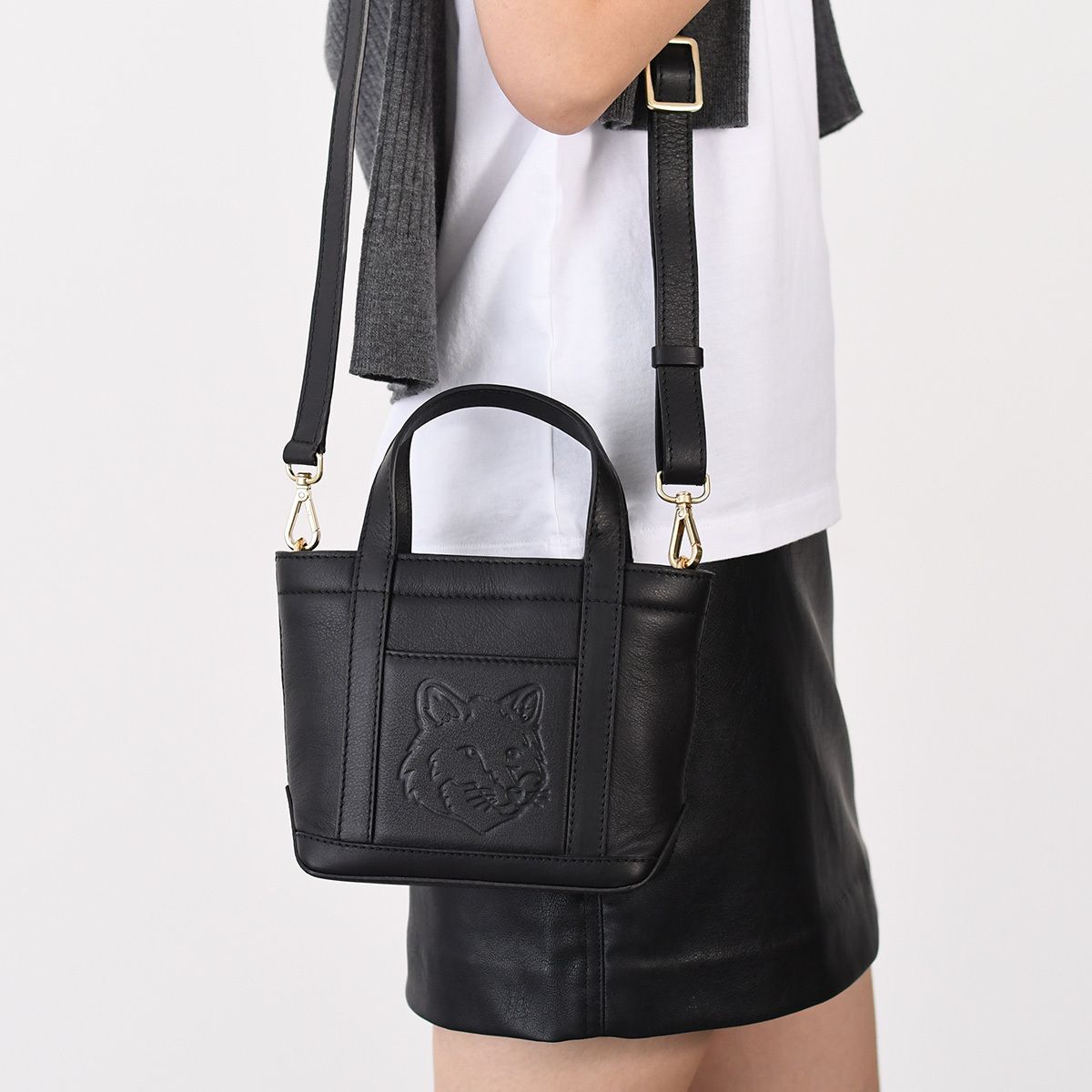 MAISON KITSUNE メゾン キツネ フォックスヘッド レザー ミニ MAISON KITSUNE メゾン キツネ フォックスヘッド レザー ミニ