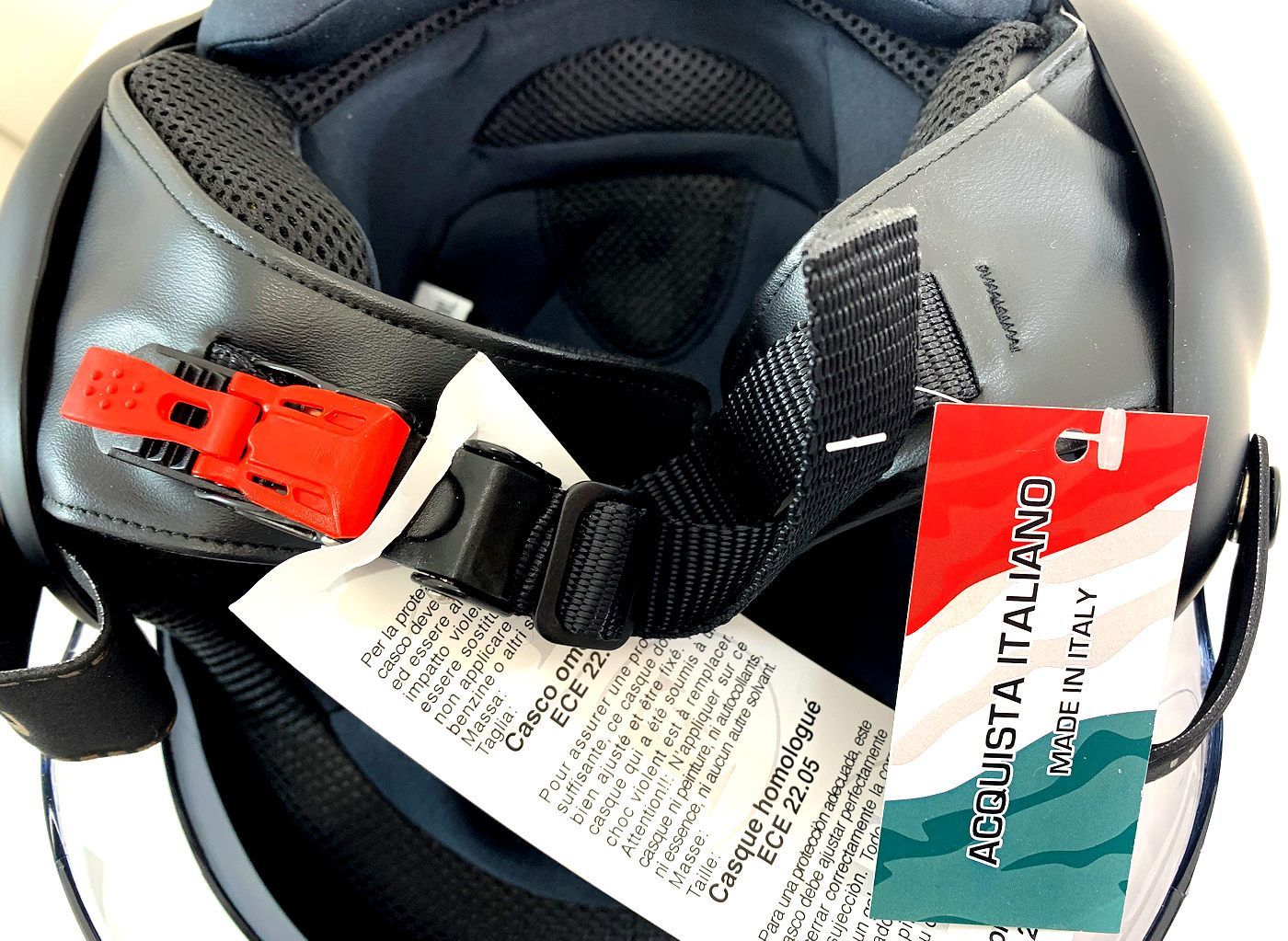 OSBE / オスベ　TORNADOパイロットヘルメット OSBE / オスベ TORNADOパイロットヘルメット カラー：マット