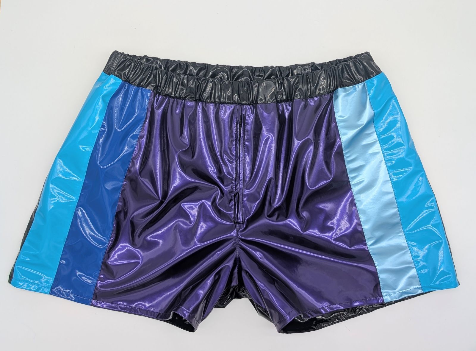 メンズエナメルアンダーパンツ カラフルタイプ エナメル裏地付き ナイトウェア ホットパンツ 表地 紫 黒 青 パールブルー 水色 裏地 黒 メンズL LL 3L 4Lサイズ ハンドメイド 受注生産 ４Ｌのみ 可
