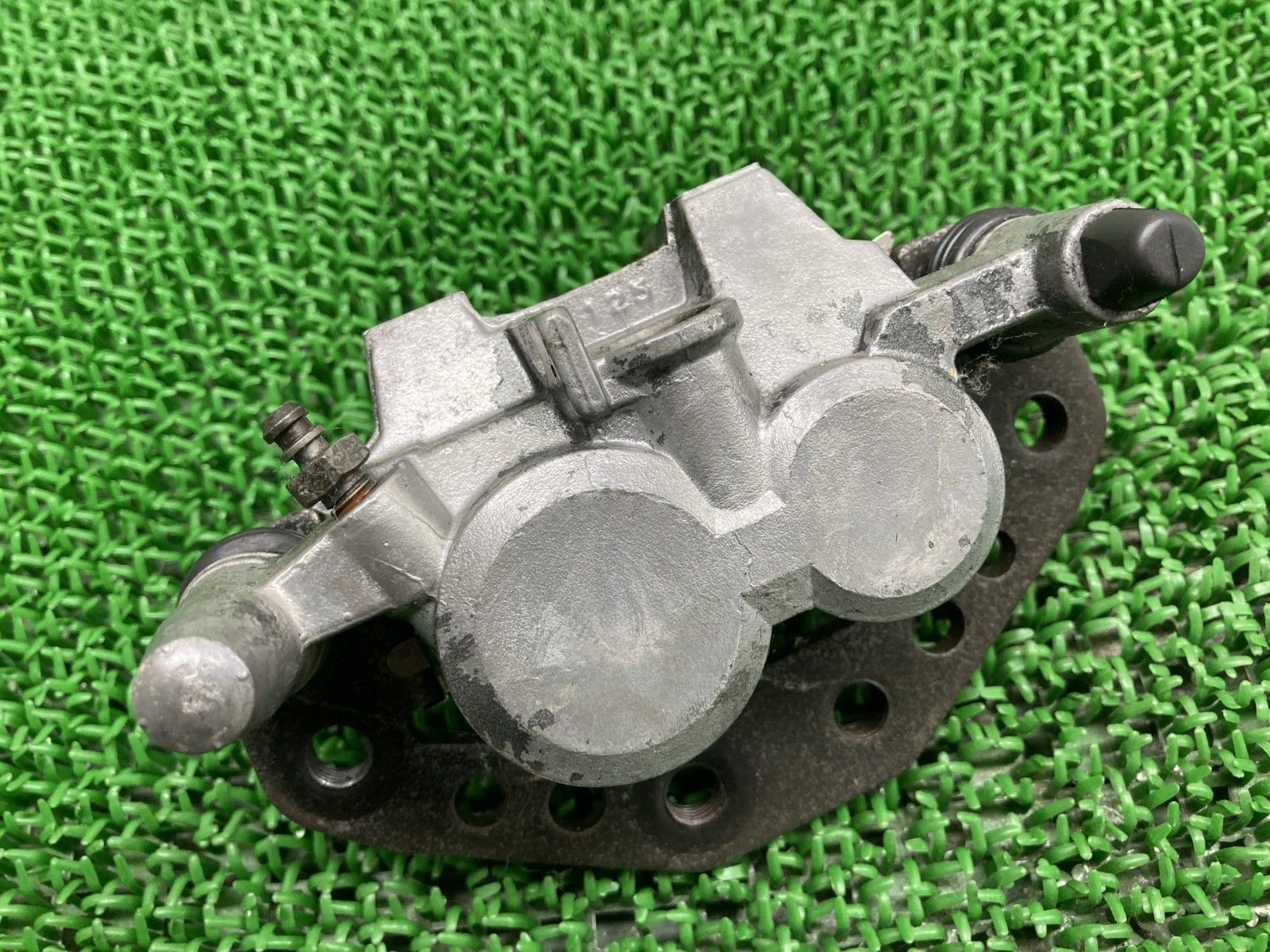 ゼファー400 フロントブレーキキャリパー 左 1407 カワサキ 純正