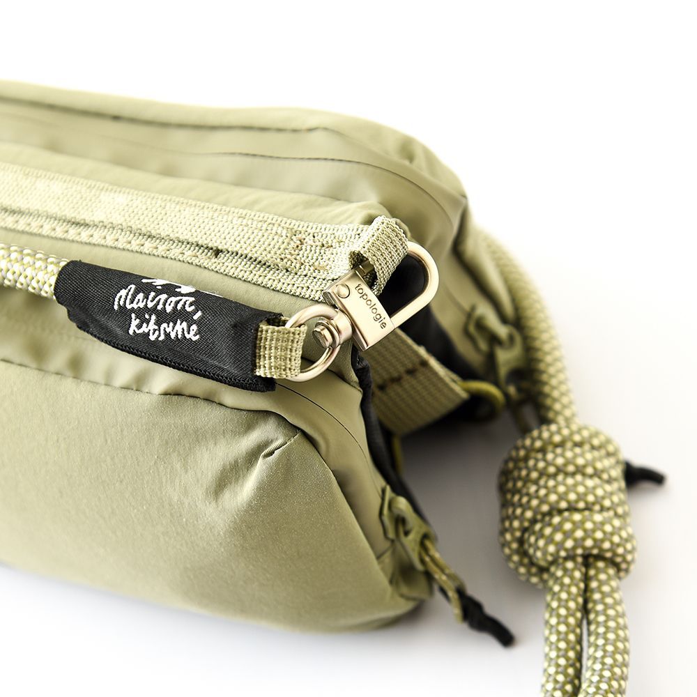 メゾンキツネTopologieボトルサコッシュ ストラップ付き トポロジー