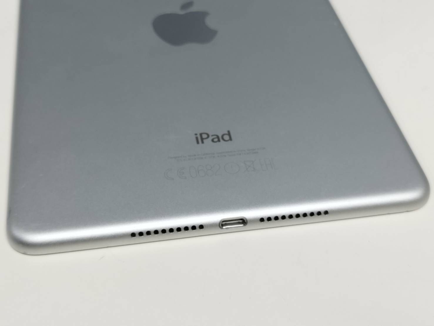美品　iPad mini 第4世代 128GB WIFIモデル A1538 Apple iPad mini4 128GB Wi-Fiモデル A1538 Apple iPad Mini 4