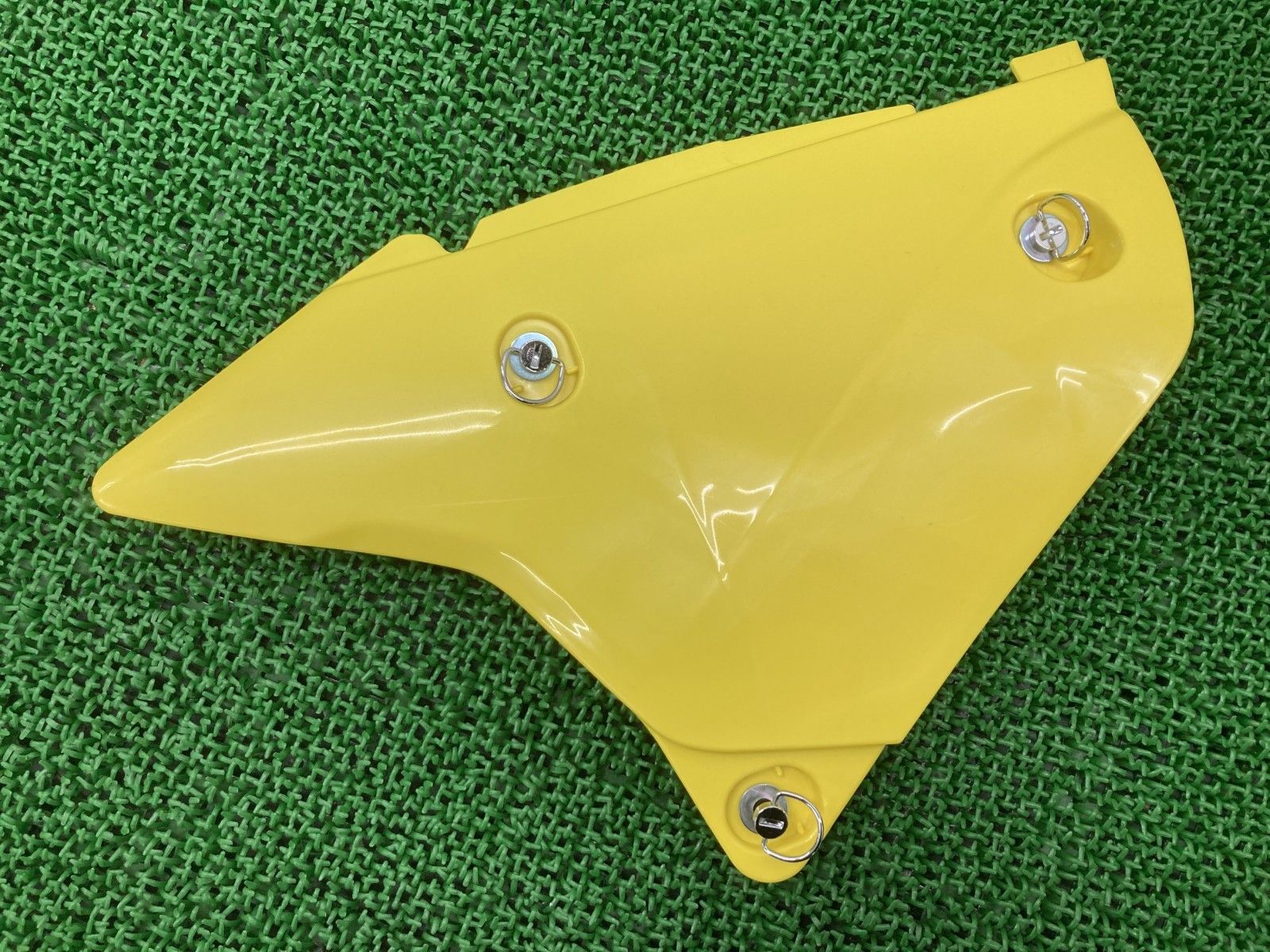 DR-Z400SM サイドカバー 左 黄 29F スズキ 純正 バイク 部品 SK43A SK44A エアクリーナーカバー コンディション良好 品薄 【中古】 14 バイク DR-Z400SM サイドカバー 左 黄 29F スズキ 純正 バイク 部品