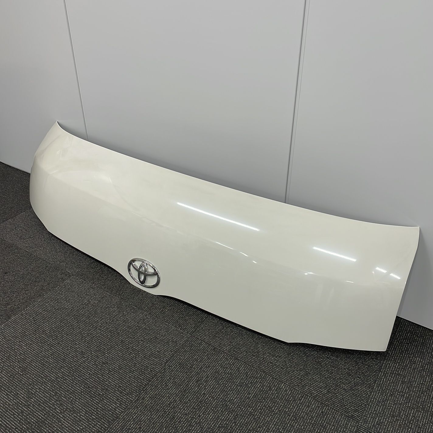 ハイエースDX トヨタ 純正 ボンネット フロント ホワイト系 新車外し