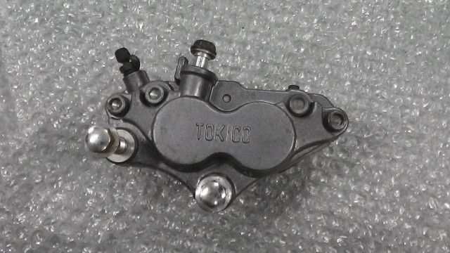 ZZR400 ZX400N-033xxx の フロントキャリパー 左:#1691633975