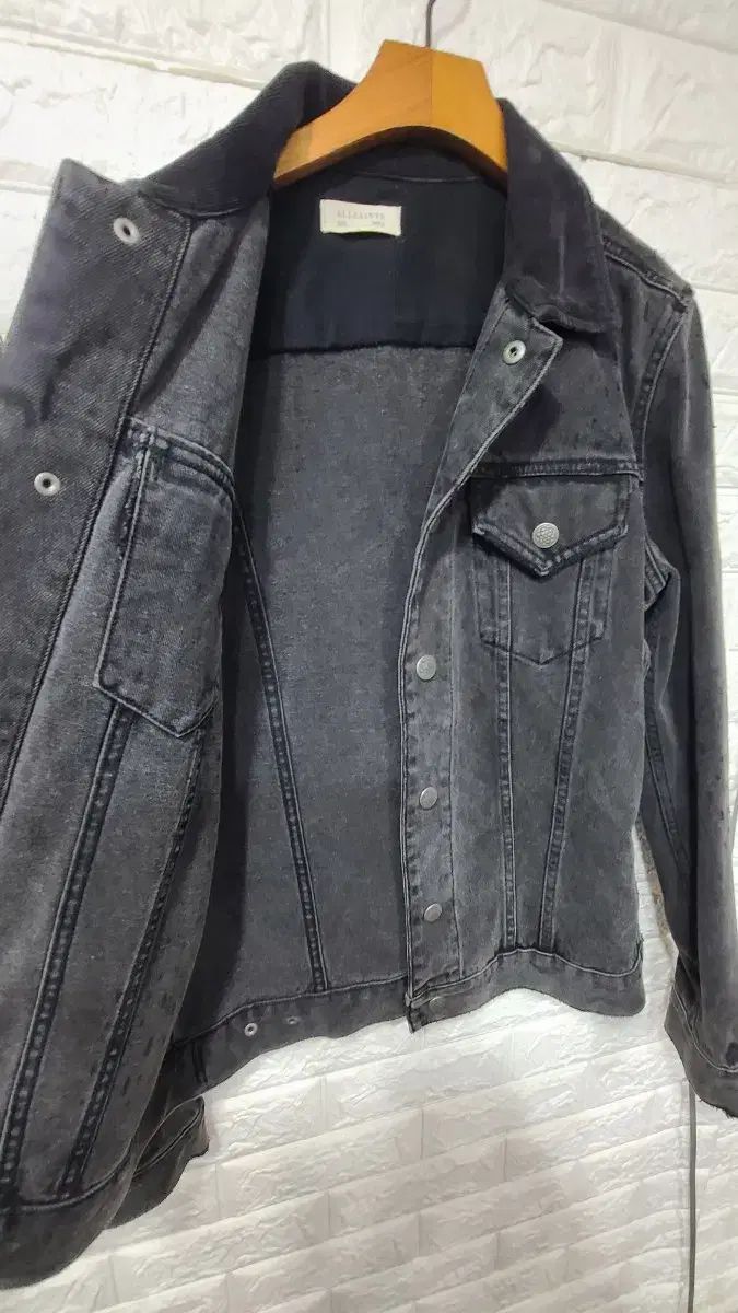 ALLSAINTS(オールセインツ) トラッカー デニムジャケット - メルカリ ALLSAINTS(オールセインツ) トラッカー デニムジャケット - メルカリ
