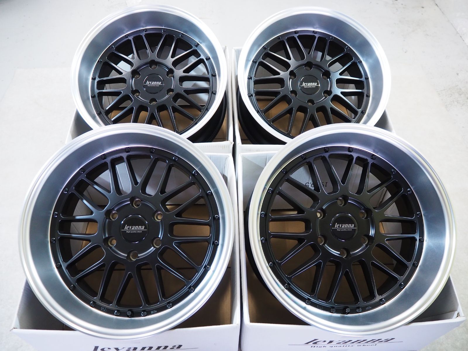 カスタムサイズ 要オーバーフェンダー 深リム メッシュ levanna V10LTH 18inch 6H139.7 9.0J+25 SS トランパスTX 225/50R18 ハイエース