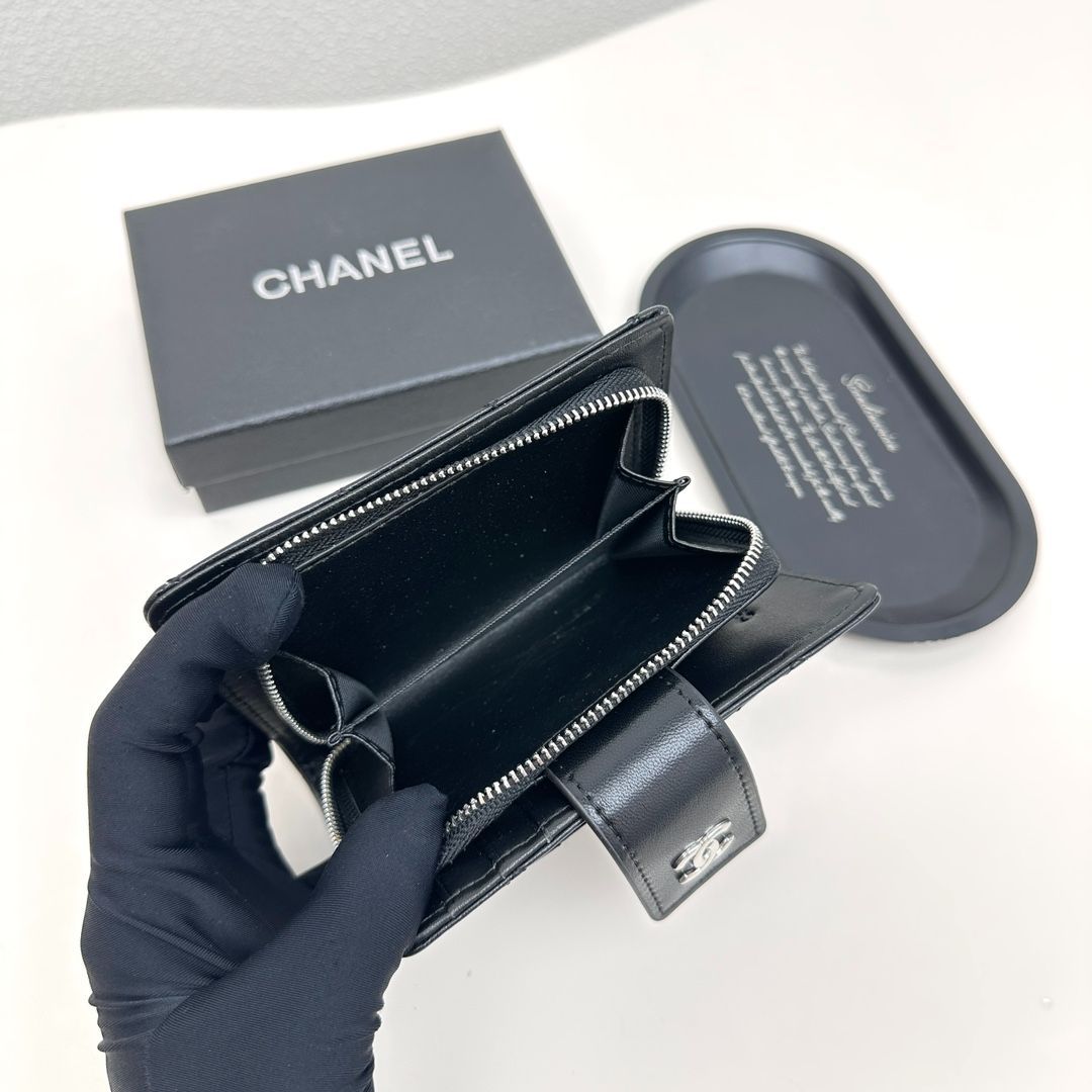 CHANEL ブラック レザー 二つ折り財布 今日特価】シャネル 8354 ミニウォレット, ブラック＆ピンク