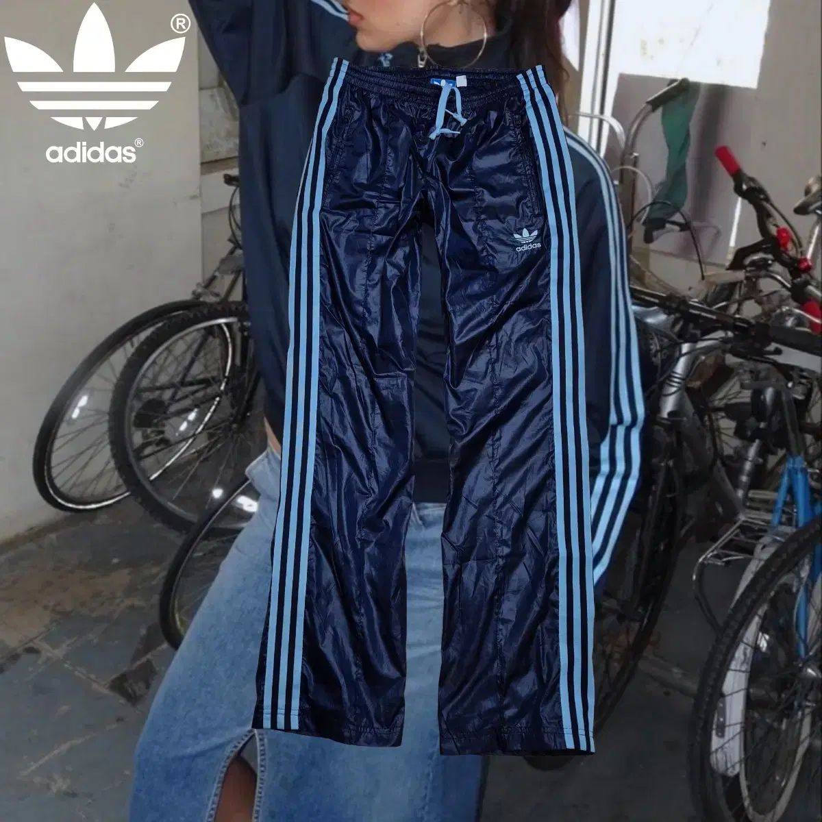 絵画。原画☆キャンバスF20【子猫たちのソファーでの幸せな瞬間に