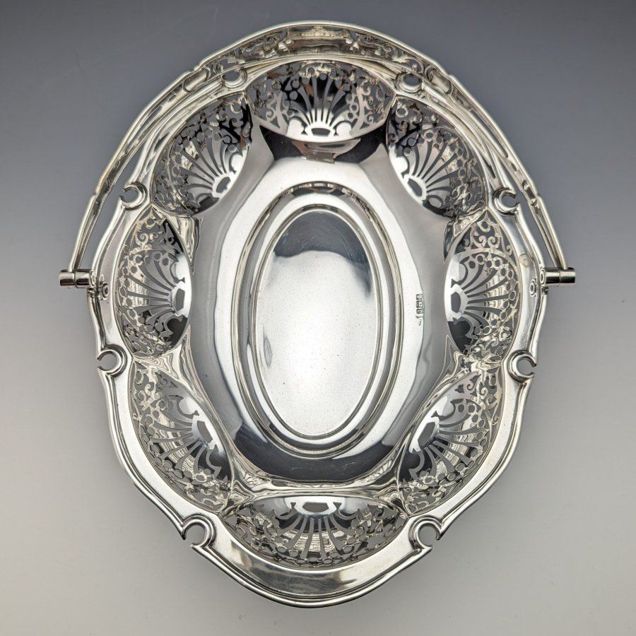 1907年 英国アンティーク 純銀製バスケット ピアス装飾 可動ハンドル 347g Walker&Hall 1907年 英国アンティーク 純銀製バスケット ピアス装飾 可動