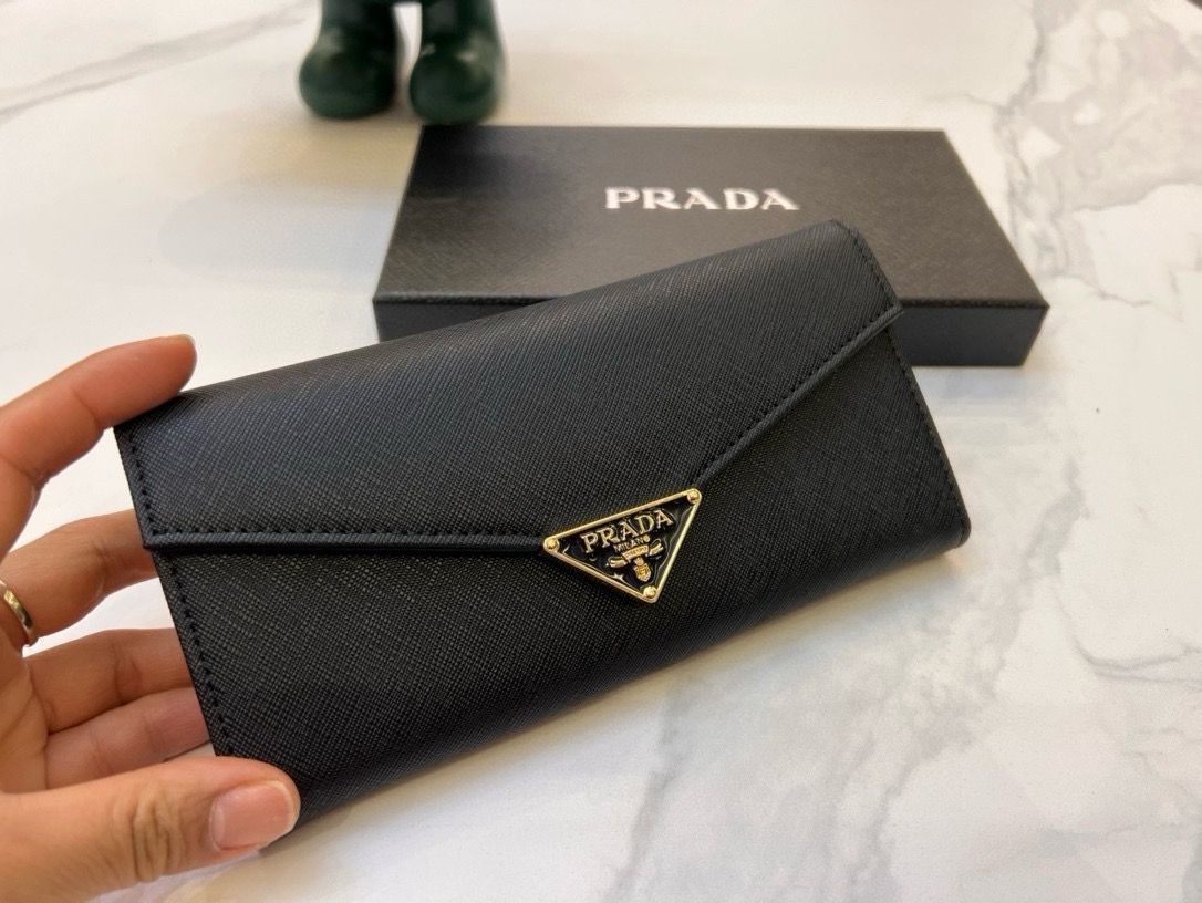 未使用品 PRADA 定番ヒジャブ長財布 黒 C2