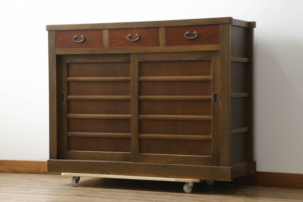 大幅お値下げ‼️時代箪笥 欅面 食器棚に！什器に！ヴィンテージ箪笥