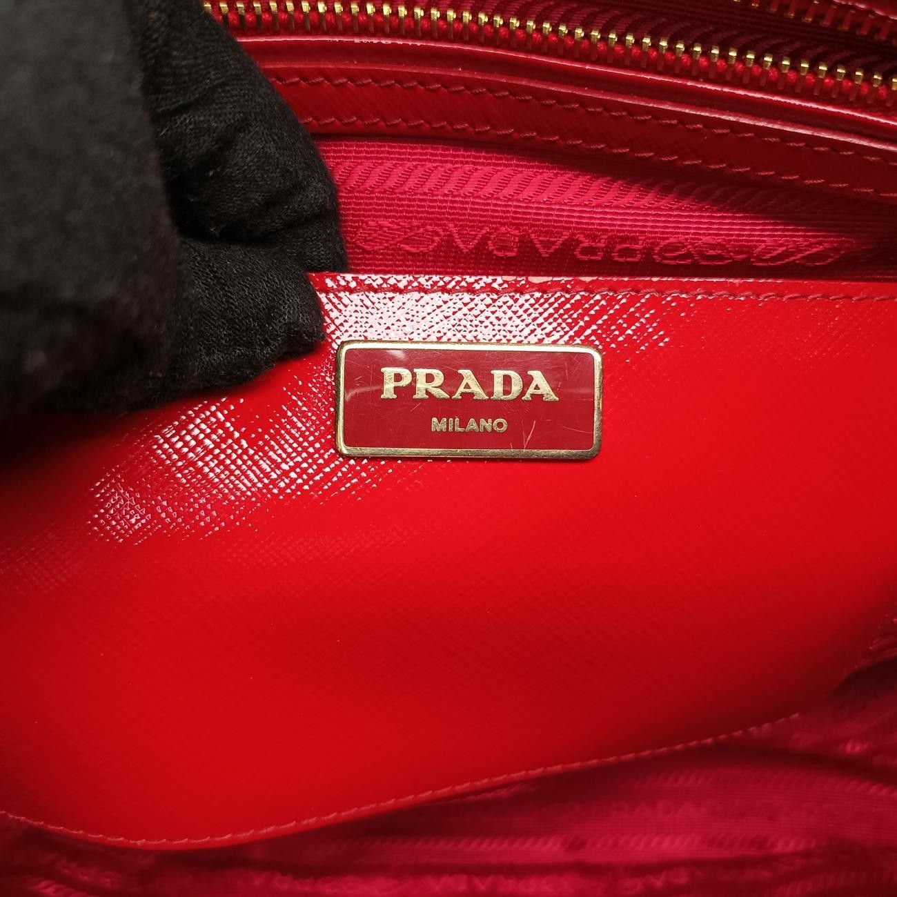 プラダPradaガレリア レッド