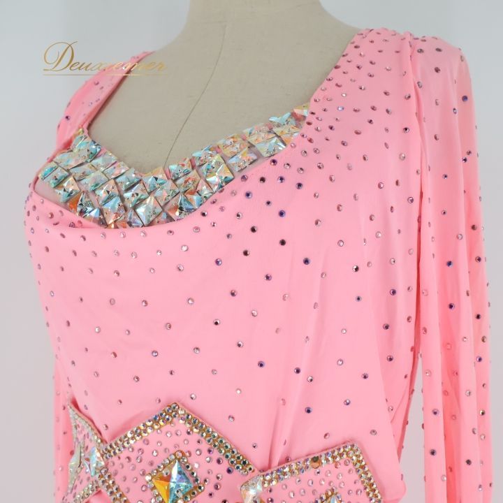 新作商品が毎日入荷中！ 社交ダンス 衣装 ラテン ドレス ワンピース ピンク系 長袖 デモ 競技 ダンス パーティ 発表会 ミニ丈 ビーズ 明るいピンク 華やかビーズ ゆれる裾 おしゃれ デモ用 エレガント パーティー服 ショートドレス ダンス衣装 競技用 レディース ストレッチ