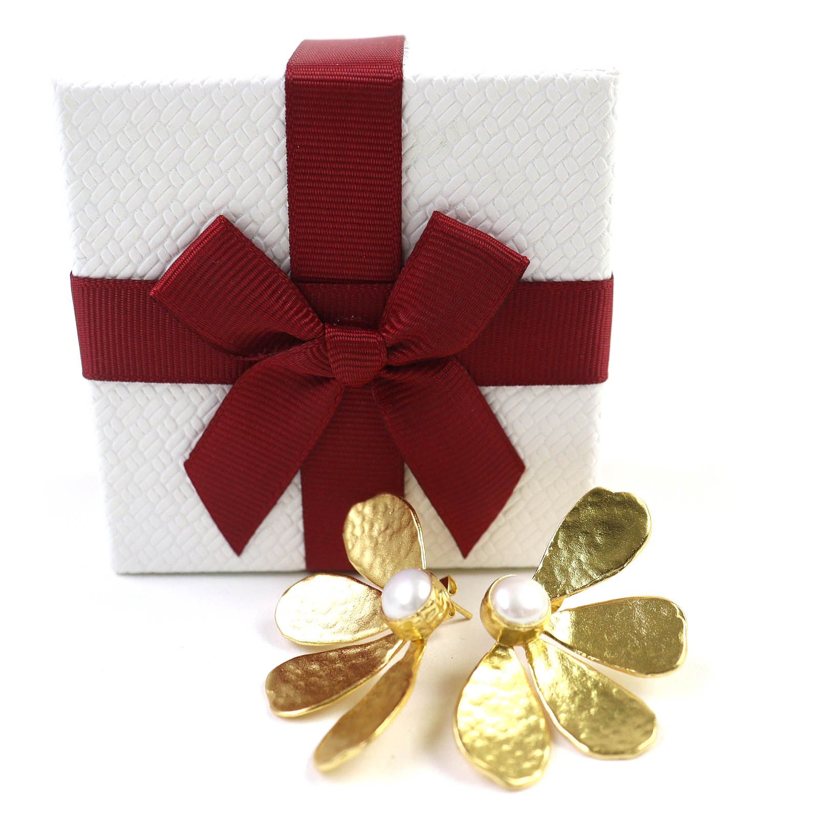 【toko】カジャビジュー KAJA BIJOUX フラワーピアスのみ 関西ママに『お花モチーフ』が大人気！夏のボリュームアクセSNAP | VERY