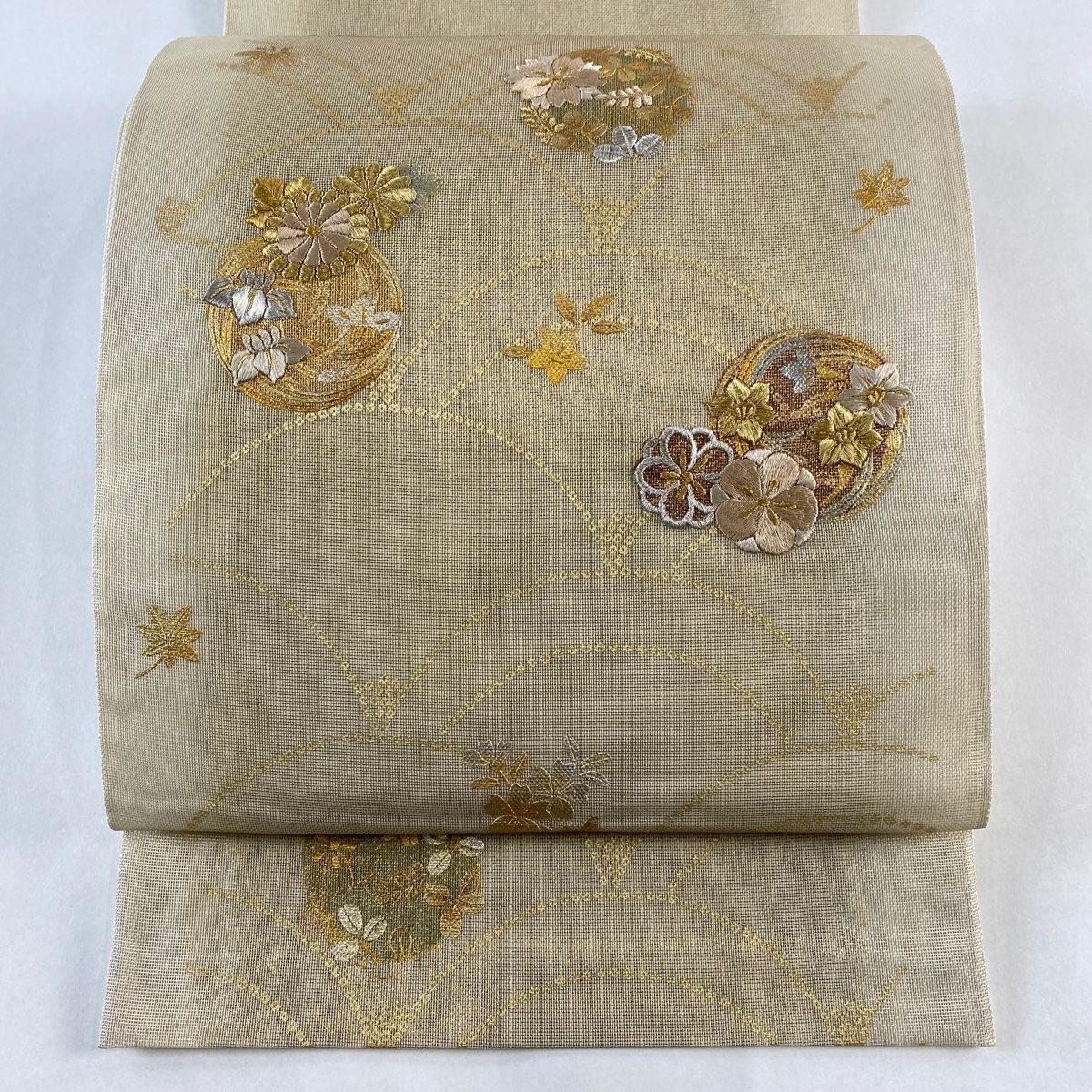 袋帯 美品 秀品 夏帯 花丸文 桜 刺繍 金糸 金色 お太鼓柄 正絹 袋帯 美品 秀品 夏帯 花丸文 桜 刺繍 金糸 金色 お太鼓柄 正絹