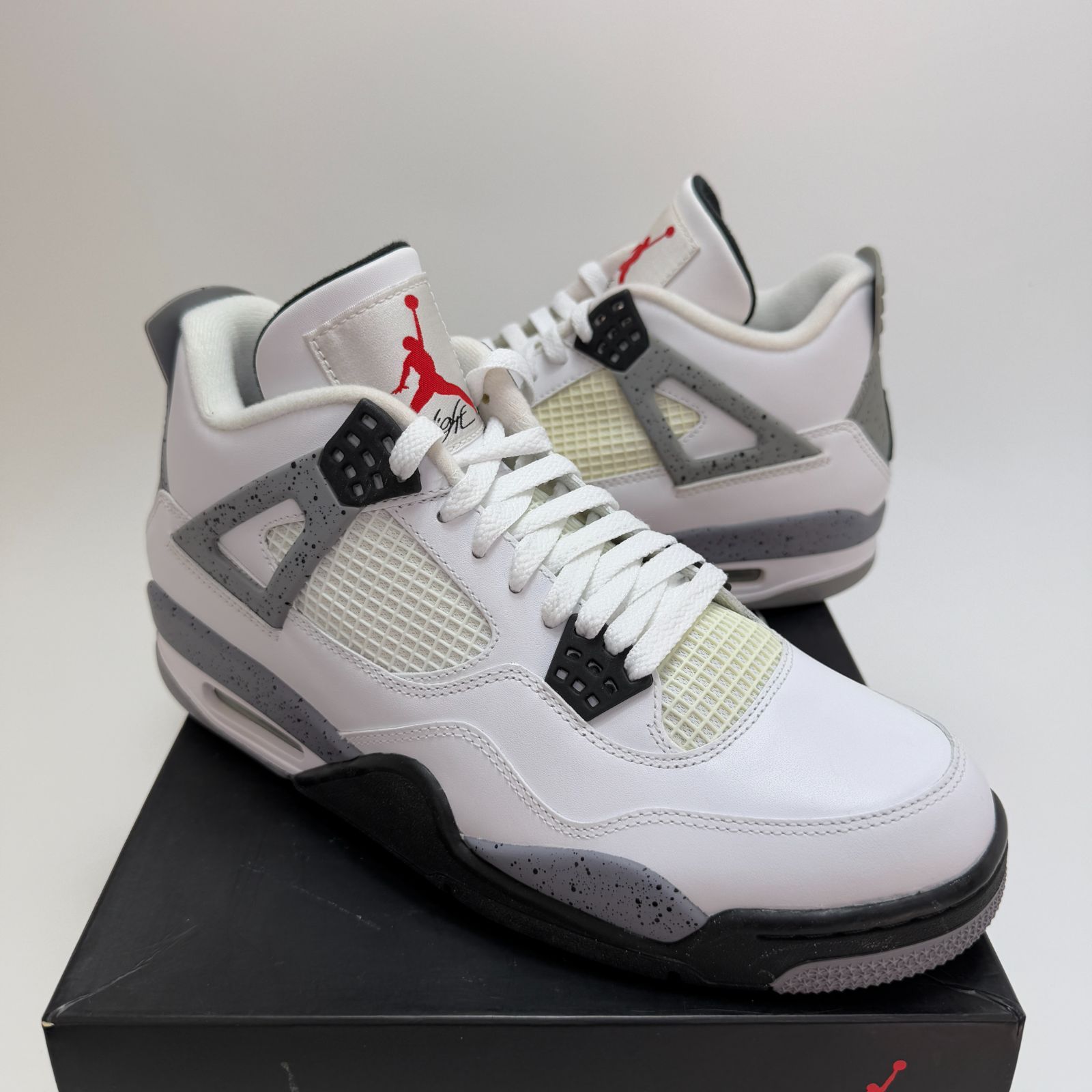 エアジョーダン ローカット スニーカー ホワイト/グレー NIKE AIR JORDAN 4 RETRO WHITE CEMENT GREY BLACK 2011 308497