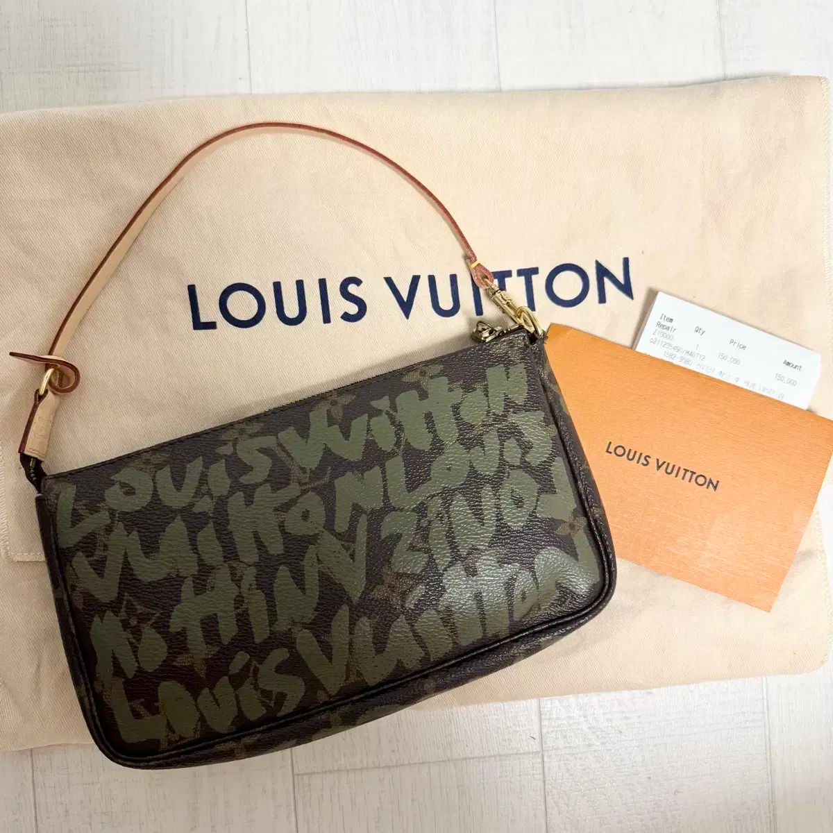 Louis Vuitton(ルイヴィトン) グラフィティー ポシェット アクセ