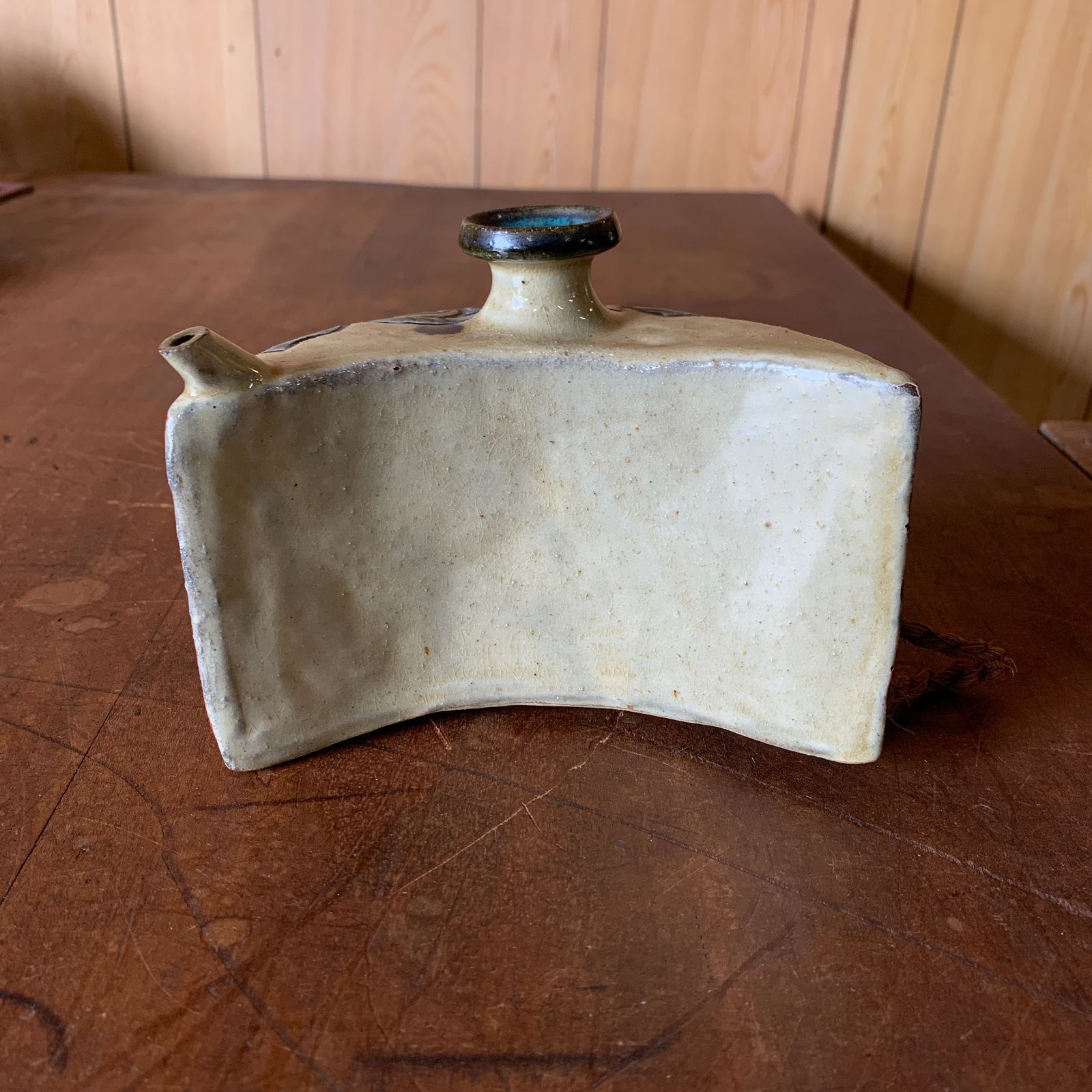 壺屋焼 小橋川清次 抱瓶 だちびん 酒器 牡丹唐草文 花瓶 花器 /HM-0137