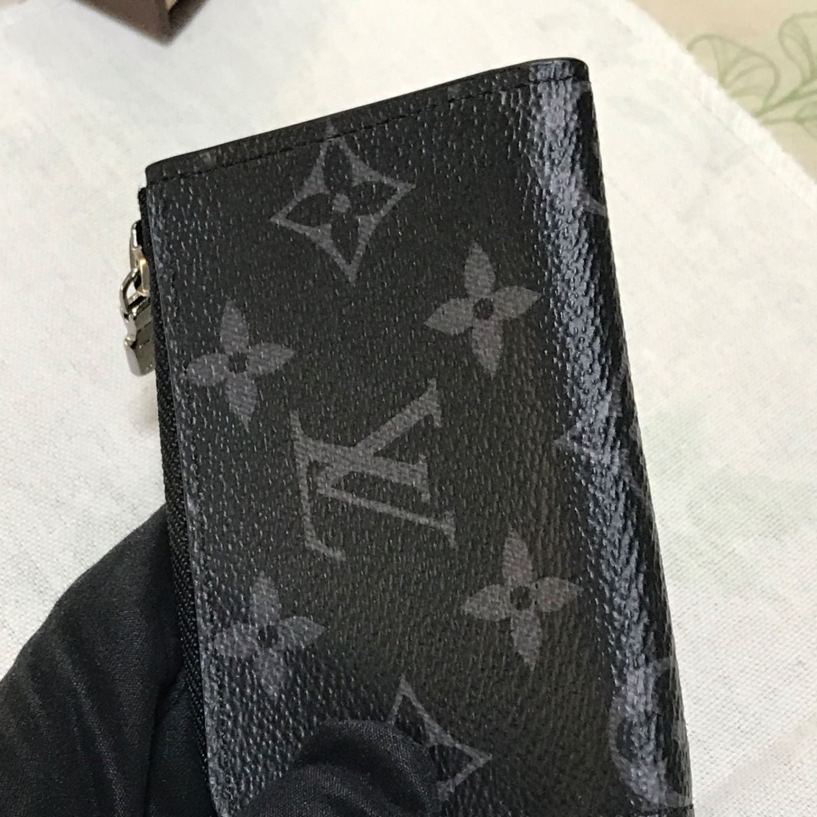 ルイ ヴィトン ポルトモネ ジュール モノグラム エクリプス コイン