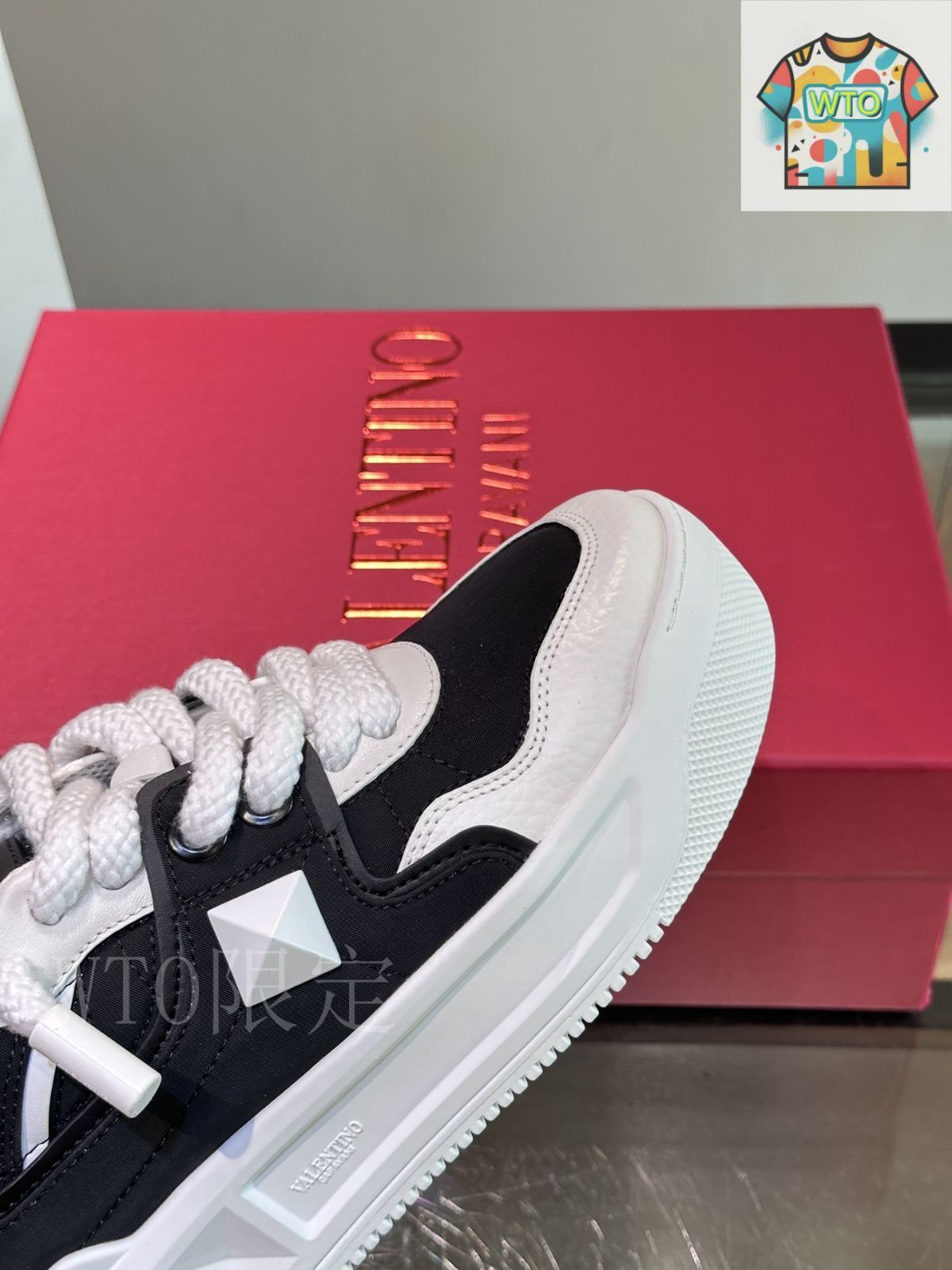 美品ヴァレンティノ　ボア厚底ロゴスニーカー 美品ヴァレンティノボア厚底ロゴスニーカー