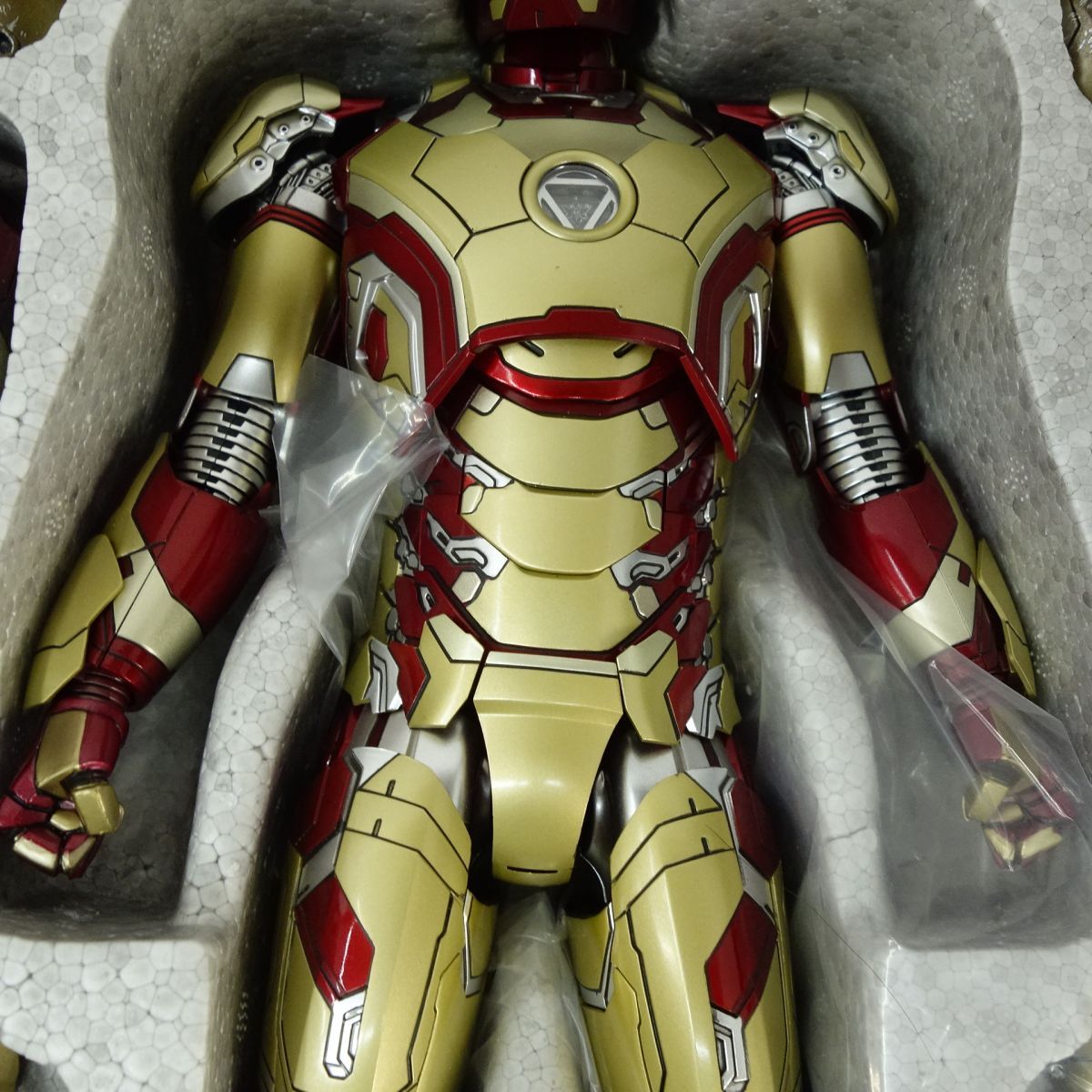 ⭐️最終価格⭐️ アイアンマンMrk42 ホットトイズ1/6スケール ムービー・マスターピース DIECAST】『アイアンマン3