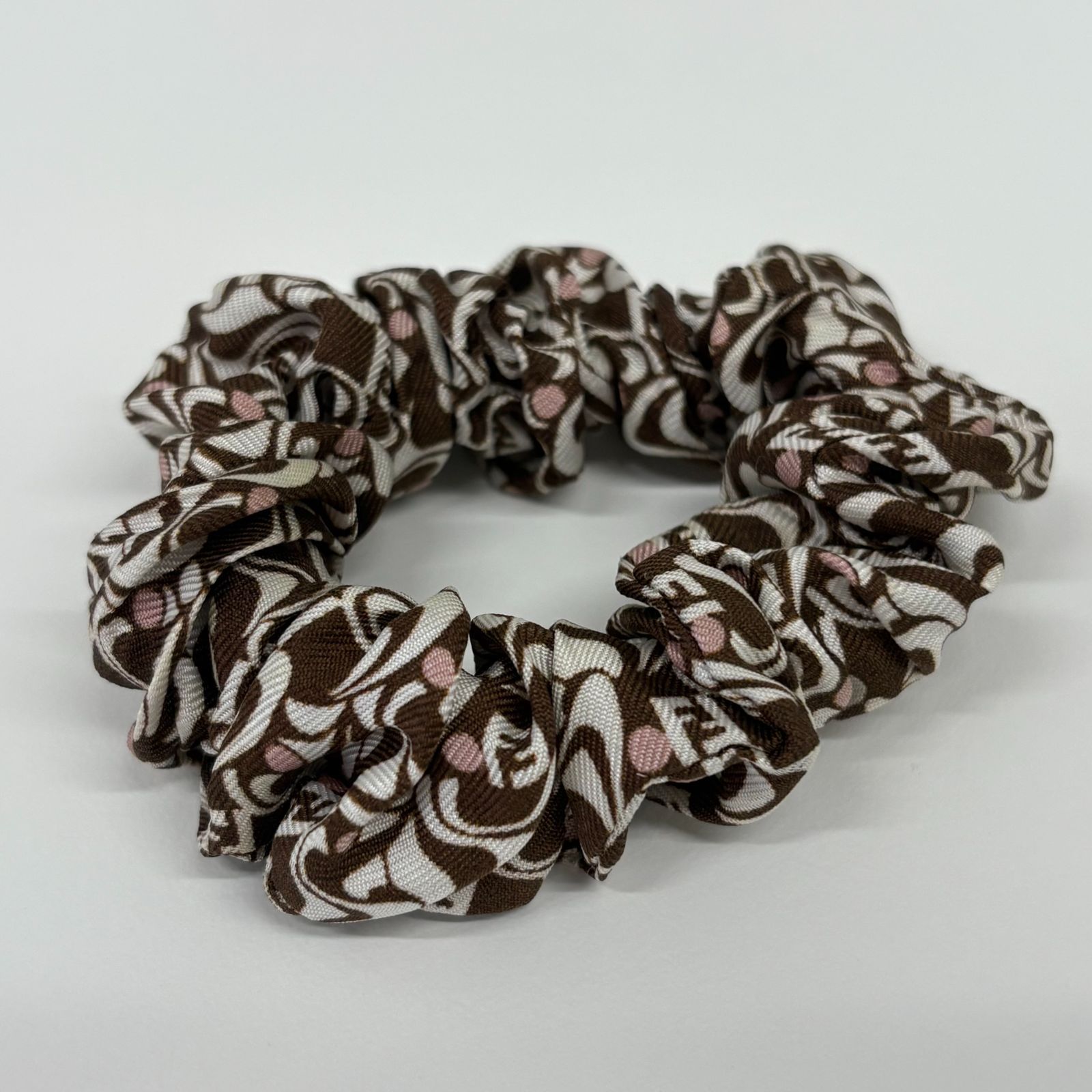 FENDI フェンディ／ シュシュ／ロゴ／ピンク ブラウン - メルカリ