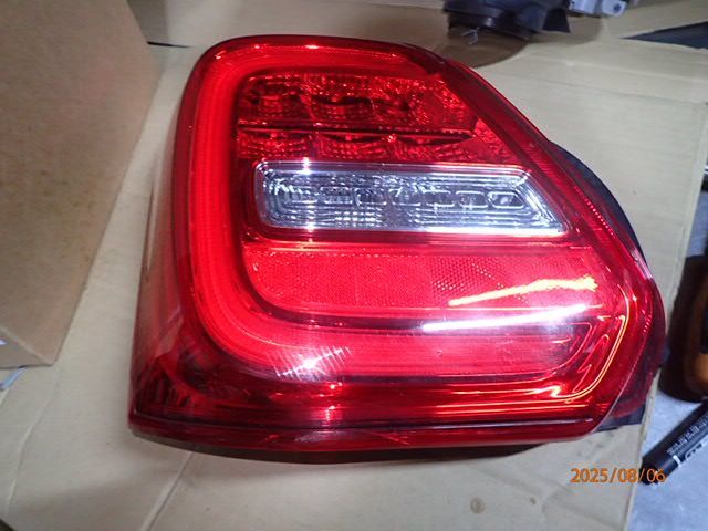 スズキスイフト ZC53S KOITO 220-59360 左テールランプ