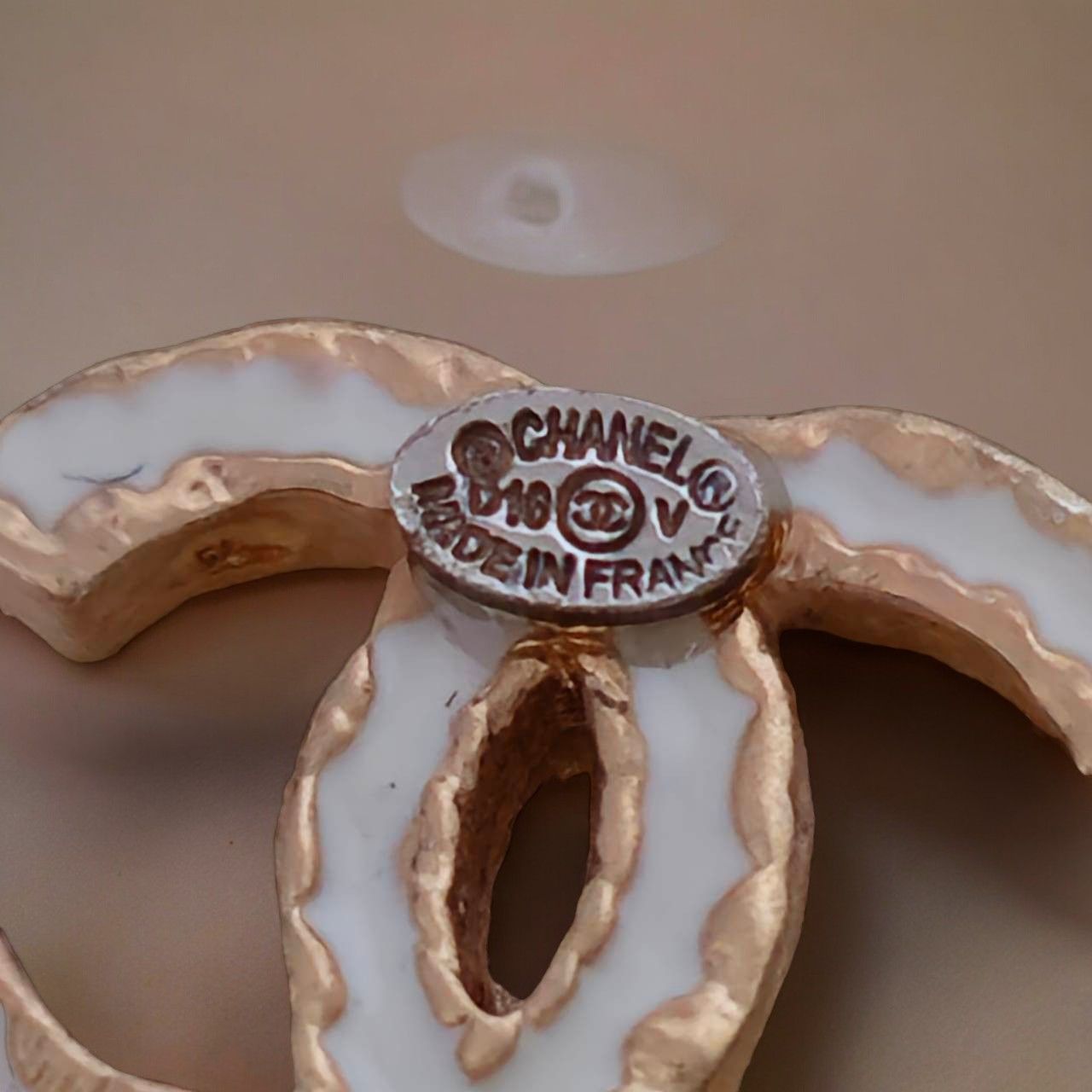 シャネル カメリア ピアス  D16 V  花モチーフ コスチュームジュエリー Chanel Camellia Earrings, Floral Motif Costume Jewelry