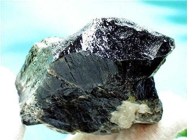 チベット産天然モリオン(黒水晶）原石B85C3/110C26D チベット産天然モリオン(黒水晶）原石B85C3/110C26D - メルカリ