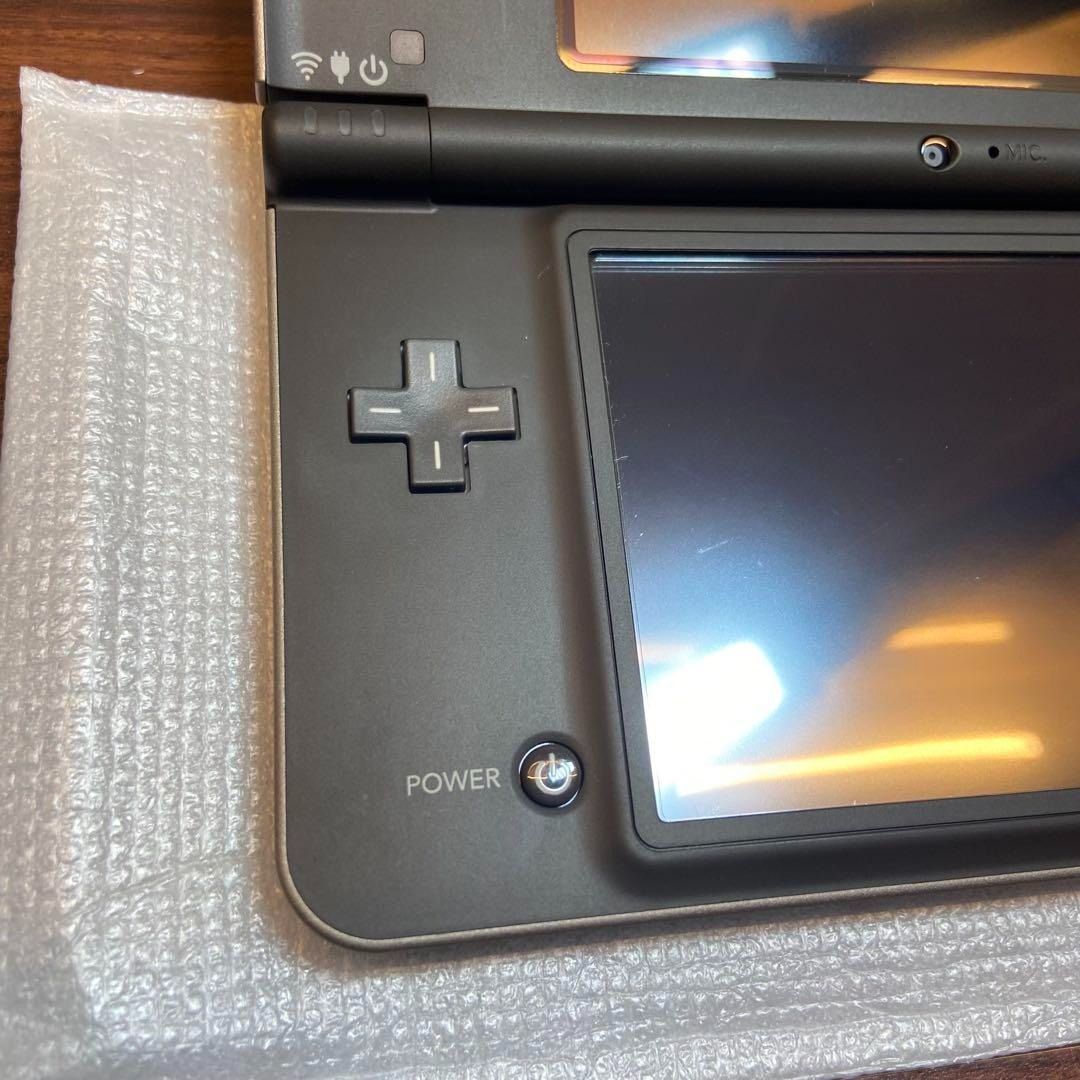 ダークブラウン