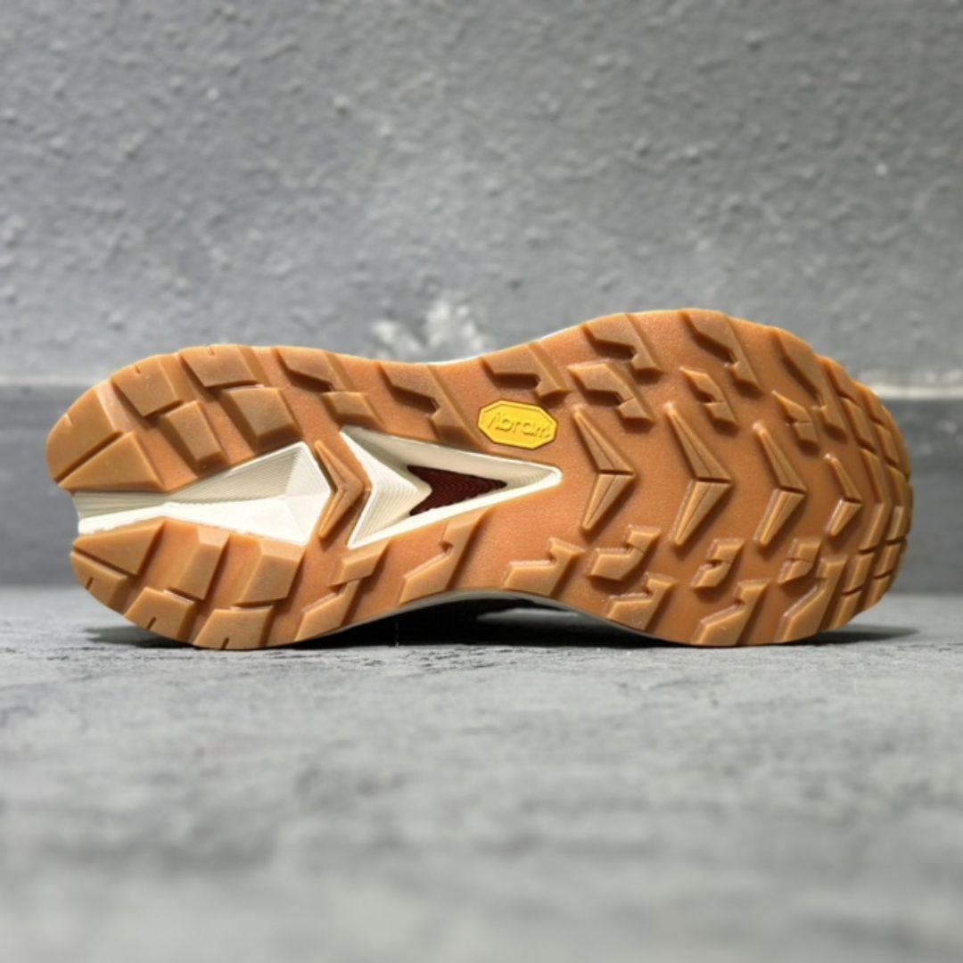 新品HOKA ホカオネオネ　ベージュ 25.5 HOKA ONEONE SKYLINE-FLOAT X ホカオネオネ スニーカー ベージュ