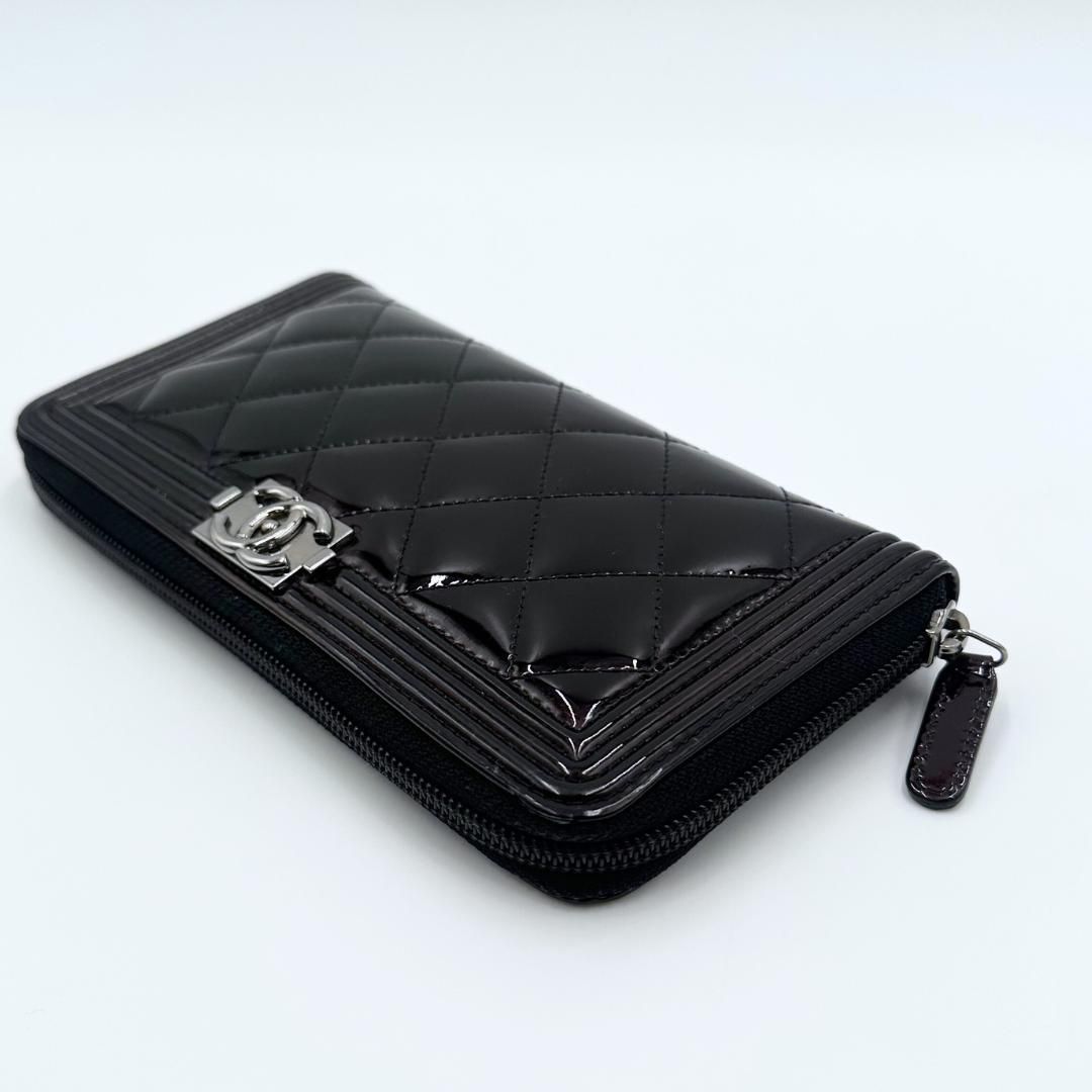 人気商品は 美品】Chanel ボーイシャネル ラウンドファスナー パテント 長 小物