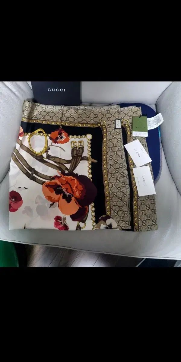 GUCCI グッチ フローラ シルク スカーフ ショッピングバッグ 付き