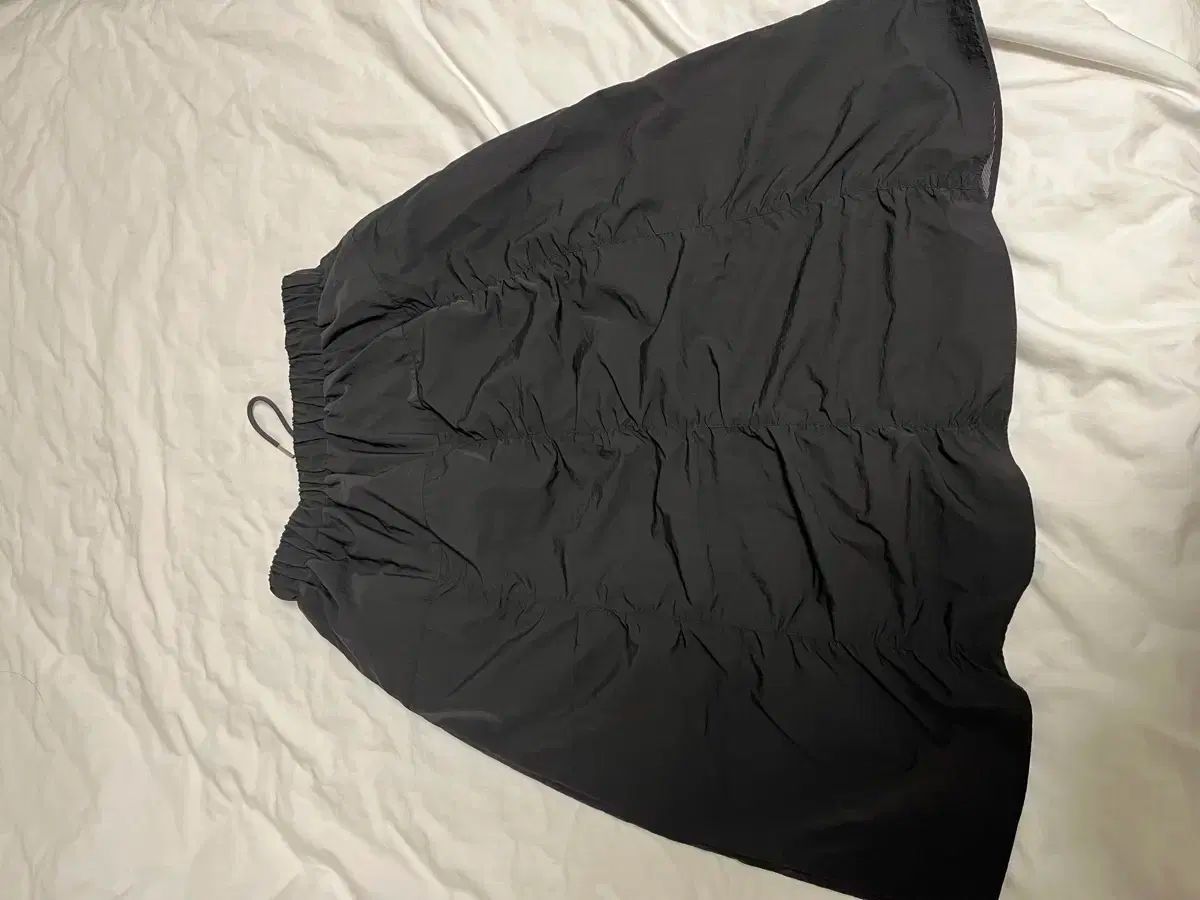 イン アンド ヤン イン ハーモニー チャコール シャーリング スカート