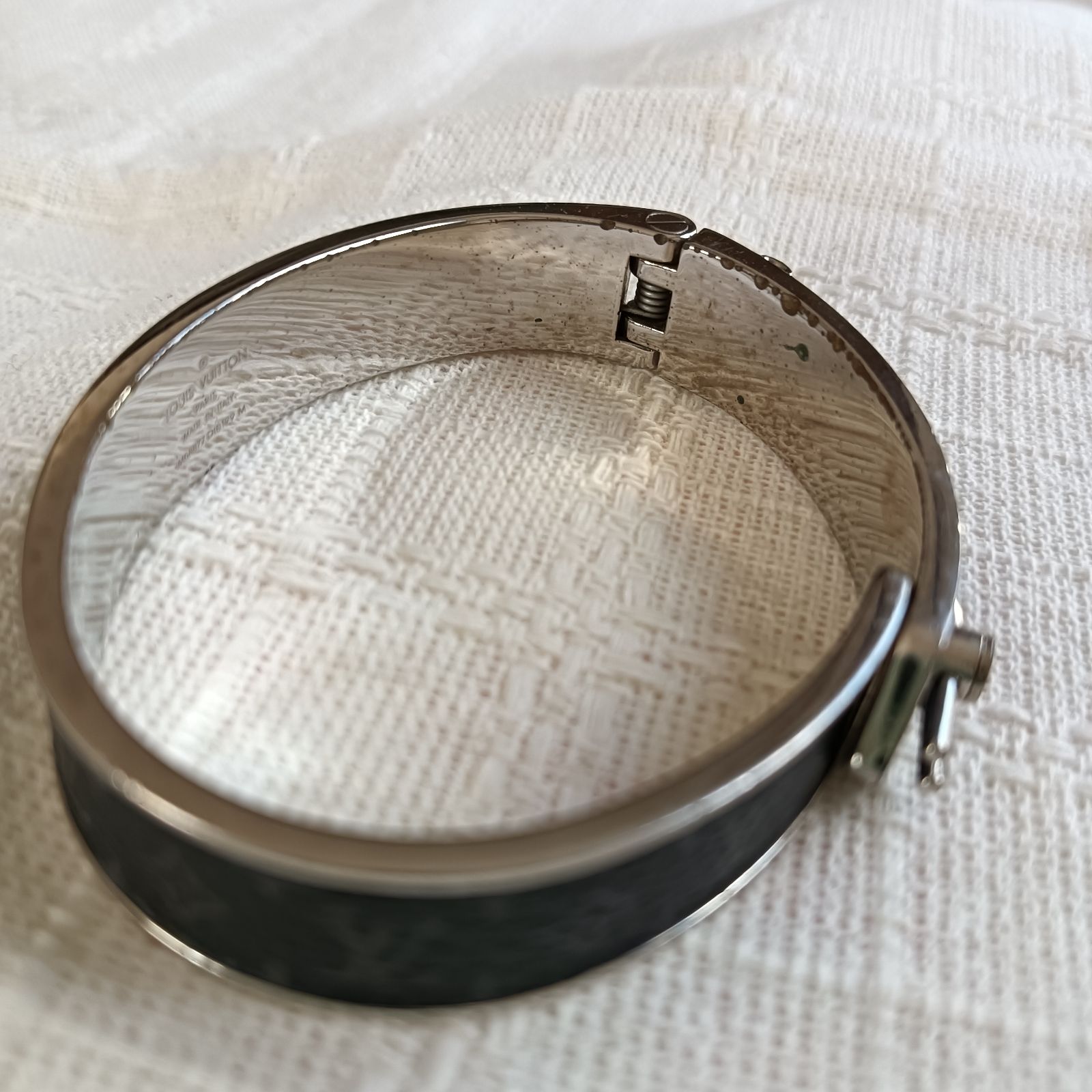 メタル モノグラム