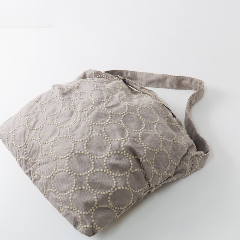 ミナペルホネン　大きめショルダーバック　タンバリン　(ベージュ) ミナ タンバリン ショルダーバッグ｜ミナ ペルホネン / minä perhonen