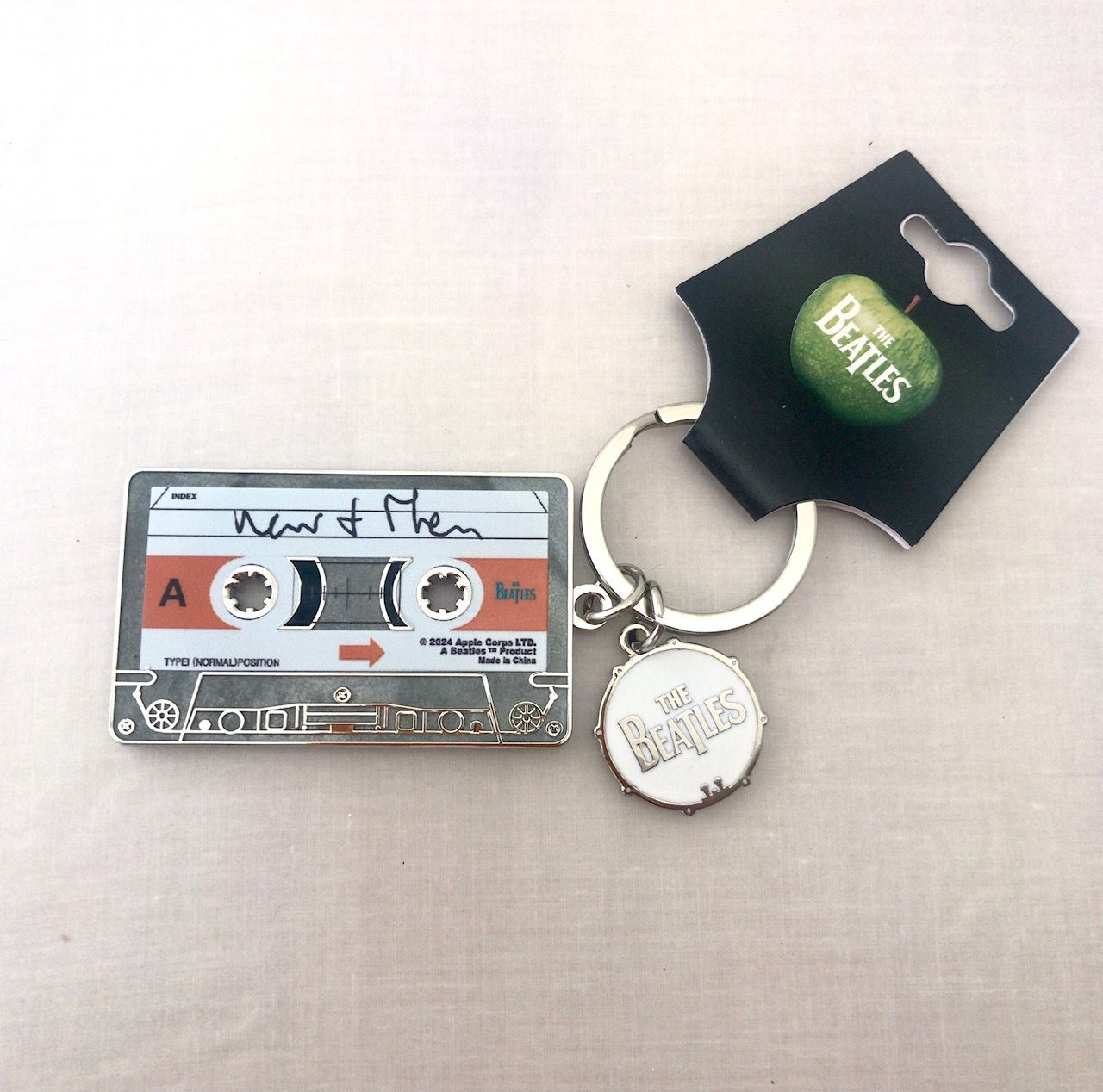 Beatles グッズまとめ売り ビートルズ チャーム キーホルダー ピンバッジ Beatles グッズまとめ売り ビートルズ チャーム キーホルダー
