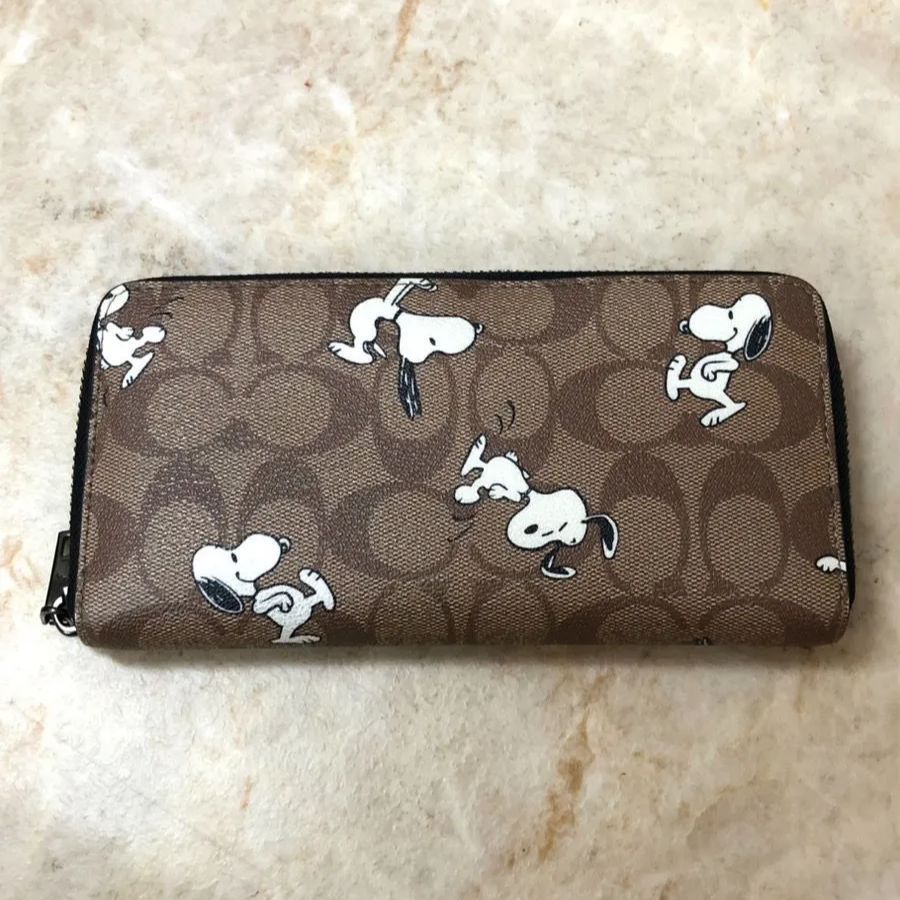 新品 COACH コーチ スヌーピー シグネチャー柄 ラウンドジップ 長財布 COACHコーチ ラウンドファスナー長財布 ピーナッツコラボ