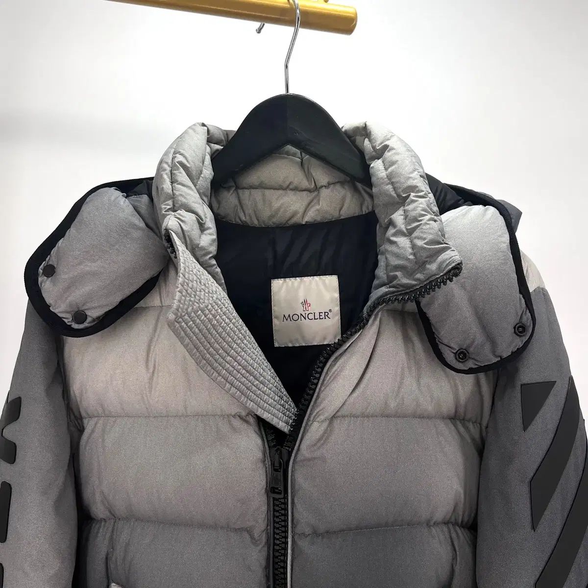 2 サイズ MONCLER(モンクレール) X Off-White(オフホワイト) コラボ