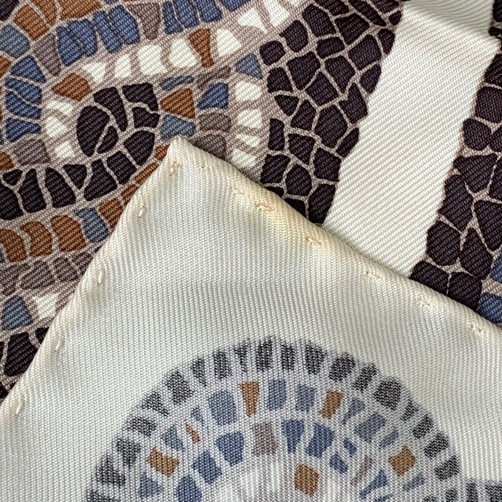 HERMES エルメス カレ90 SOUS LE CEDRE ヒマラヤ杉の下で スカーフ