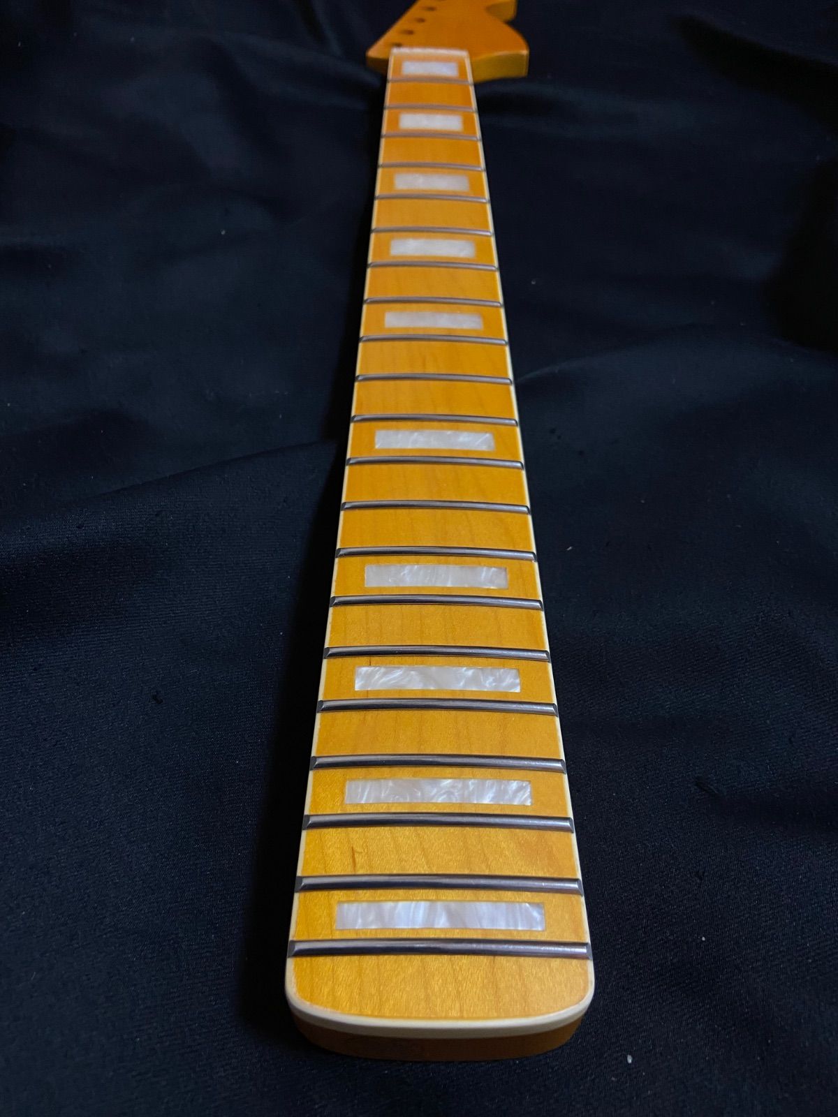 ストラトキャスターネック（No38）ラージヘッド バインディングパール  