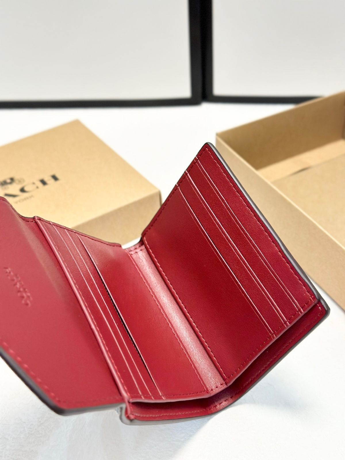 パリのデザイナーズブランドレディース皮革ウォッチ パリのデザイナーズブランドレディース皮革ウォッチ