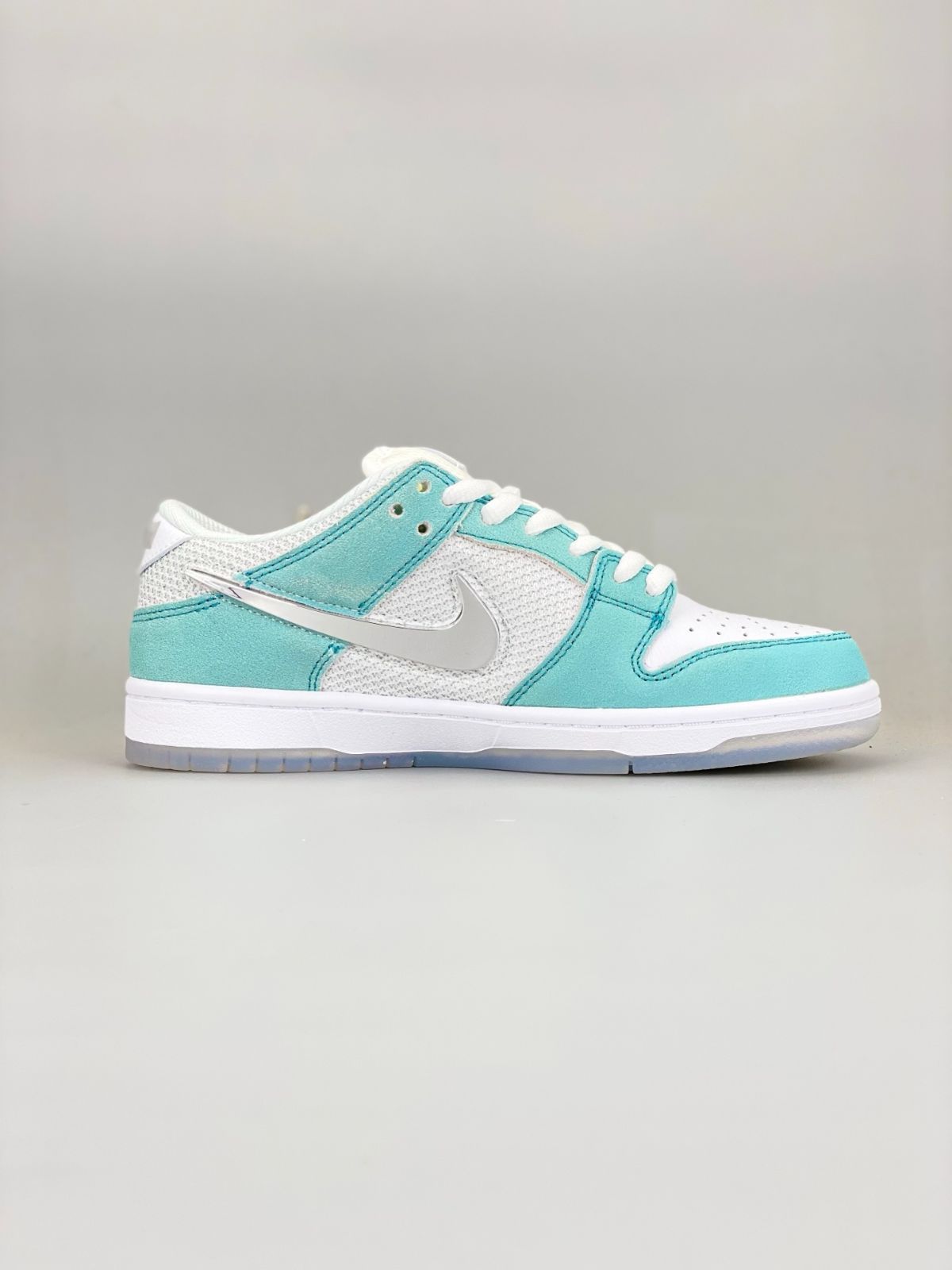 エイプリルスケートボード×ナイキSBダンクロー プロQSホワイトアンドマルチカラ Nike SB x April Skateboards Dunk Low Pro 'White and Multi