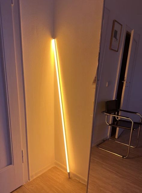 壁に貼る LEDバー 85cm