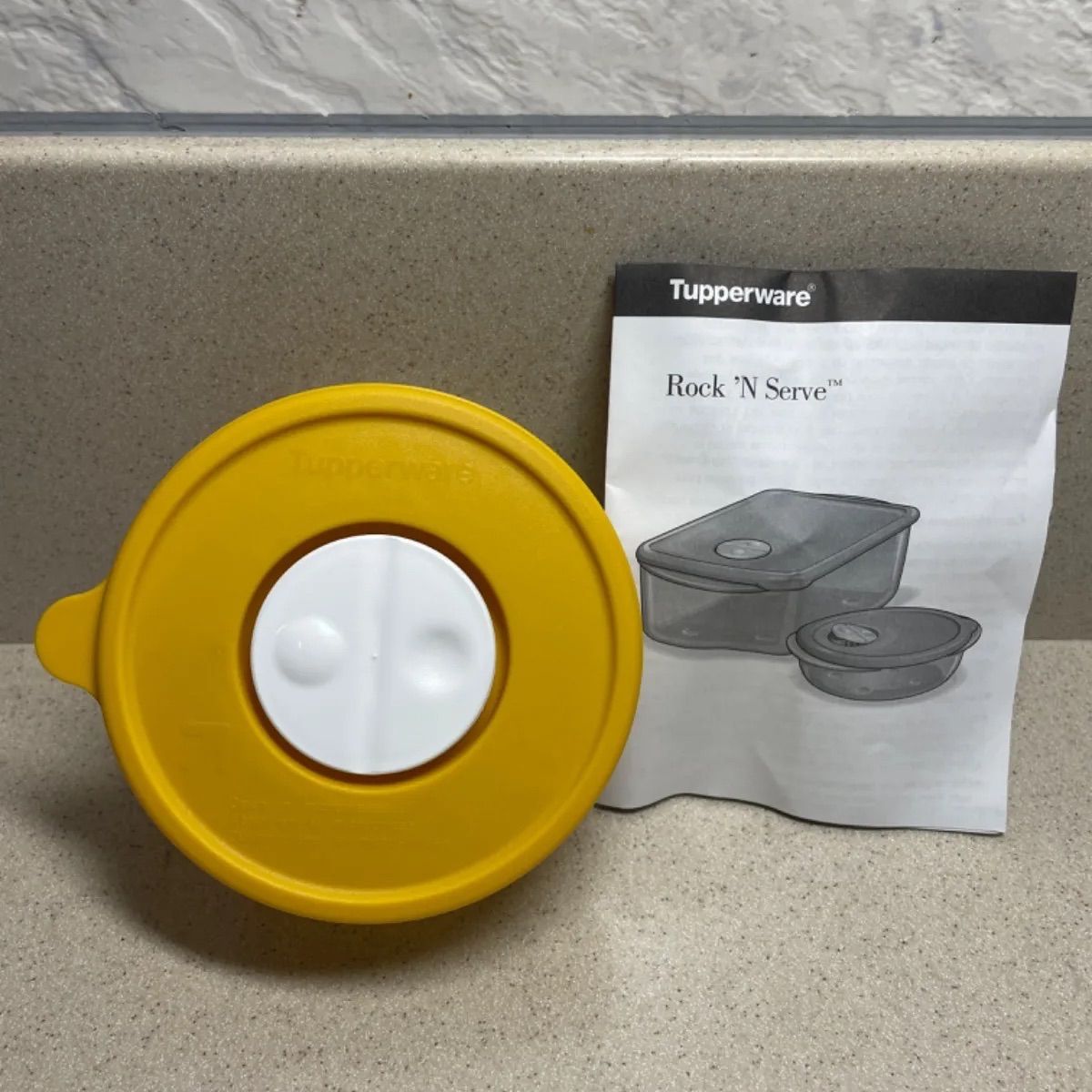 新品】Tupperware タッパーウェア ロックンサーブ アメリカ直輸入 - メルカリ